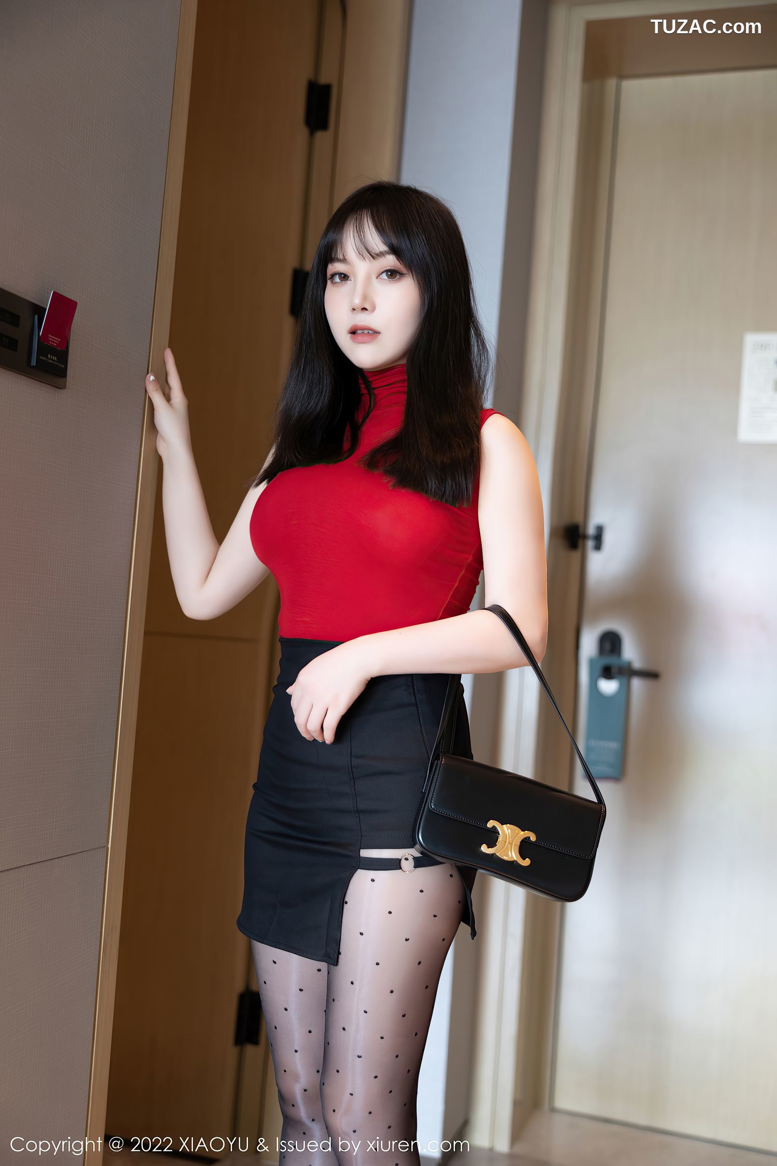 XiaoYu语画界-771-豆瓣酱-红色收身衣黑短裙黑丝-2022.05.06