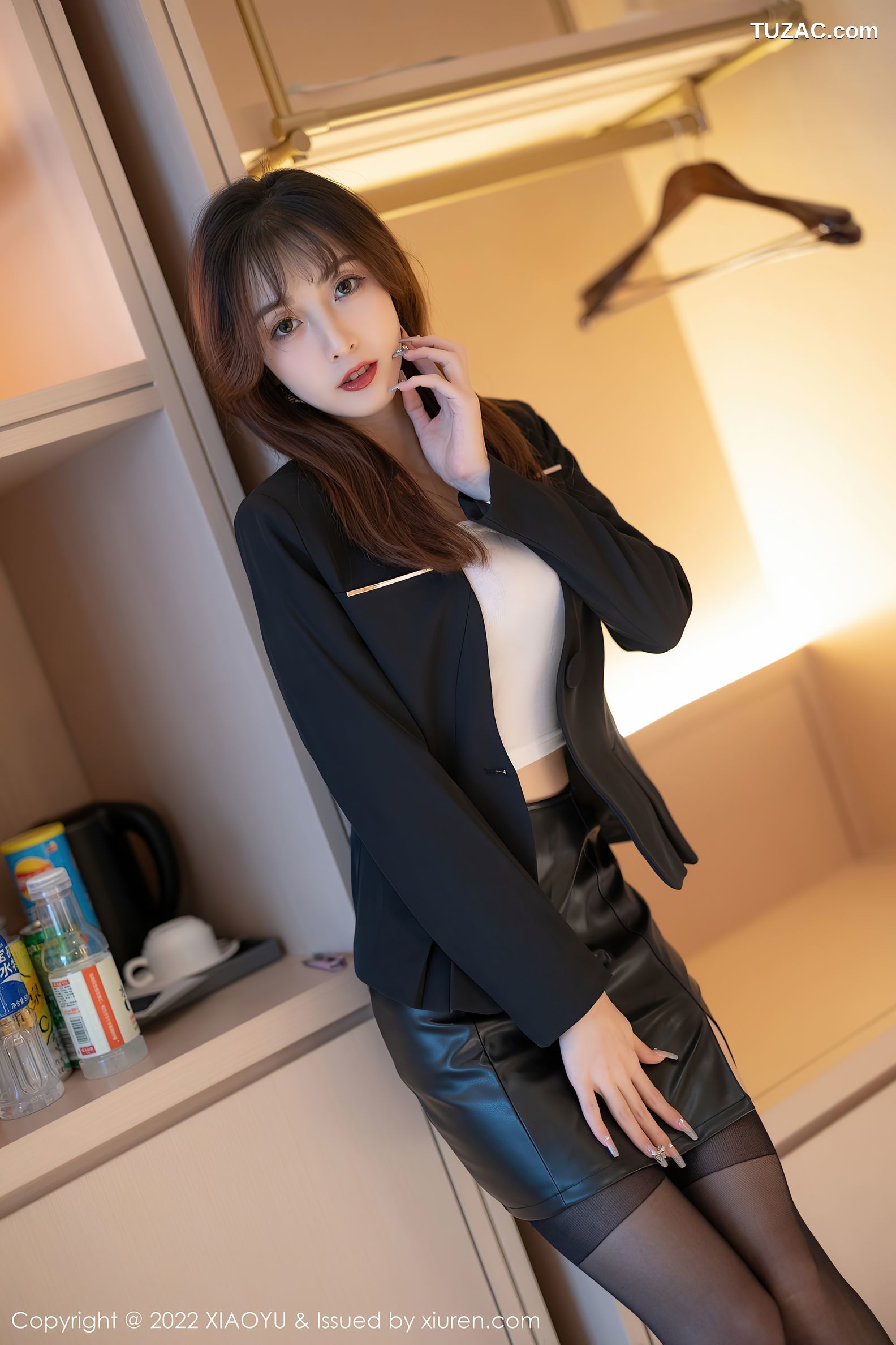 XiaoYu语画界-775-林星阑-深蓝外衣黑短裙红色蕾丝内衣黑丝-2022.05.11