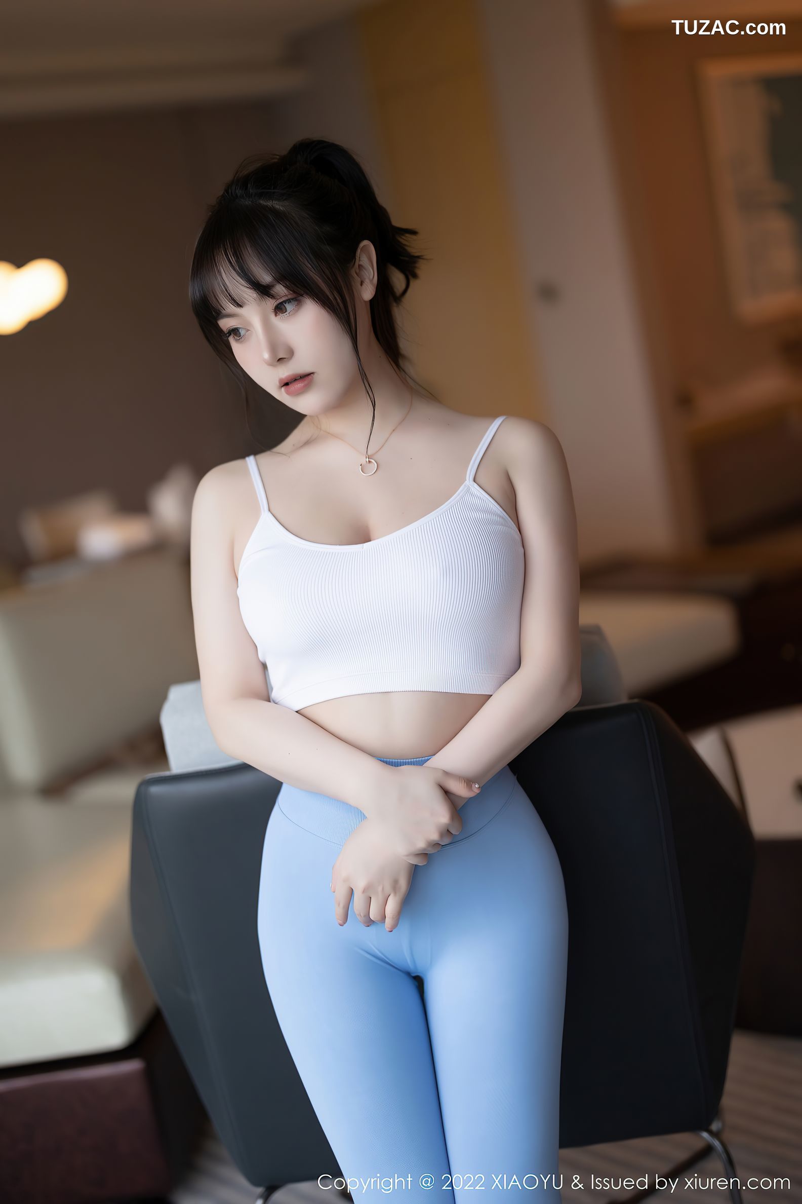 XiaoYu语画界-776-豆瓣酱-白色收身上衣紧身运动裤-2022.05.12