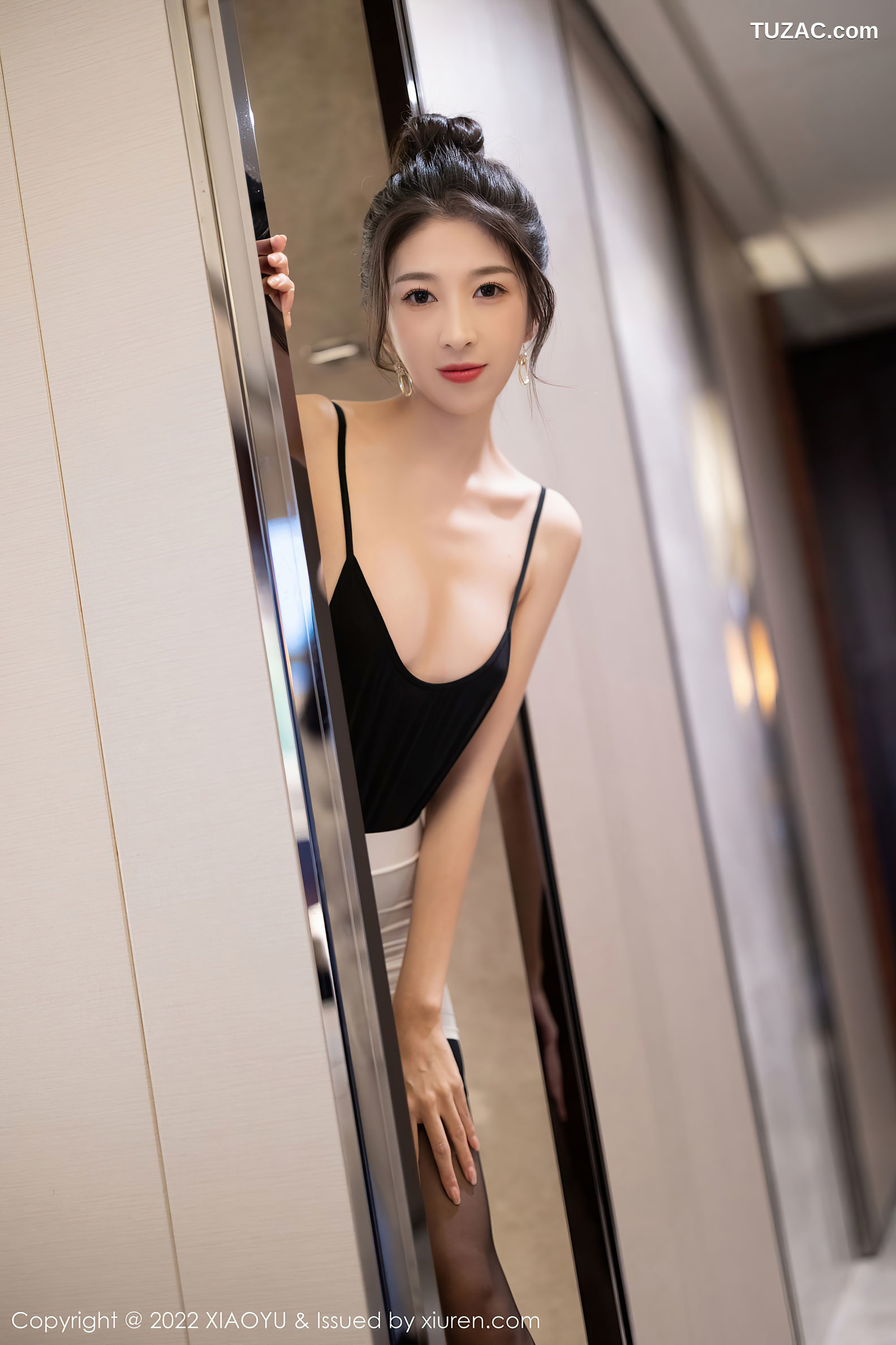 XiaoYu语画界-804-林乐一-黑色吊带白色短裙蕾丝袜-2022.06.22