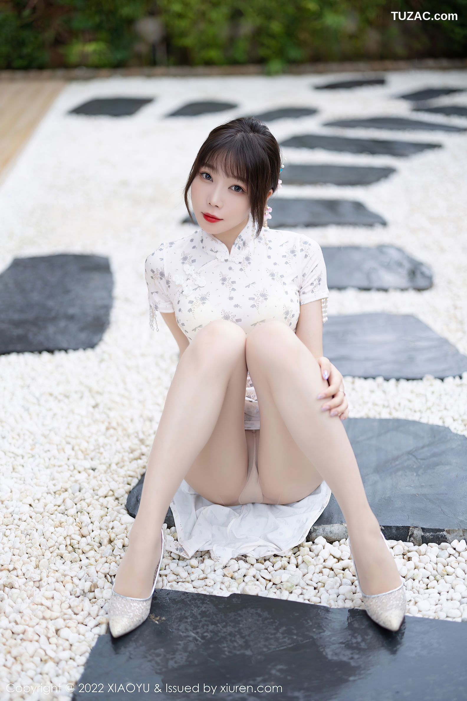 XiaoYu语画界-838-徐莉芝Booty-户外浅色旗袍-白色网纱服饰-2022.08.09