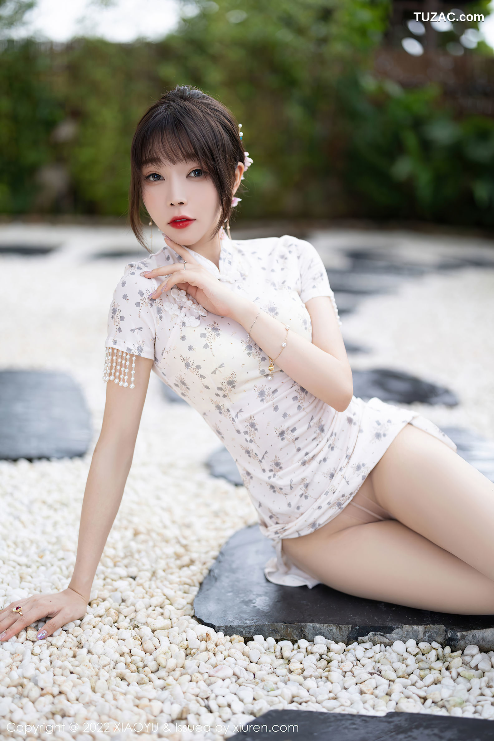 XiaoYu语画界-838-徐莉芝Booty-户外浅色旗袍-白色网纱服饰-2022.08.09