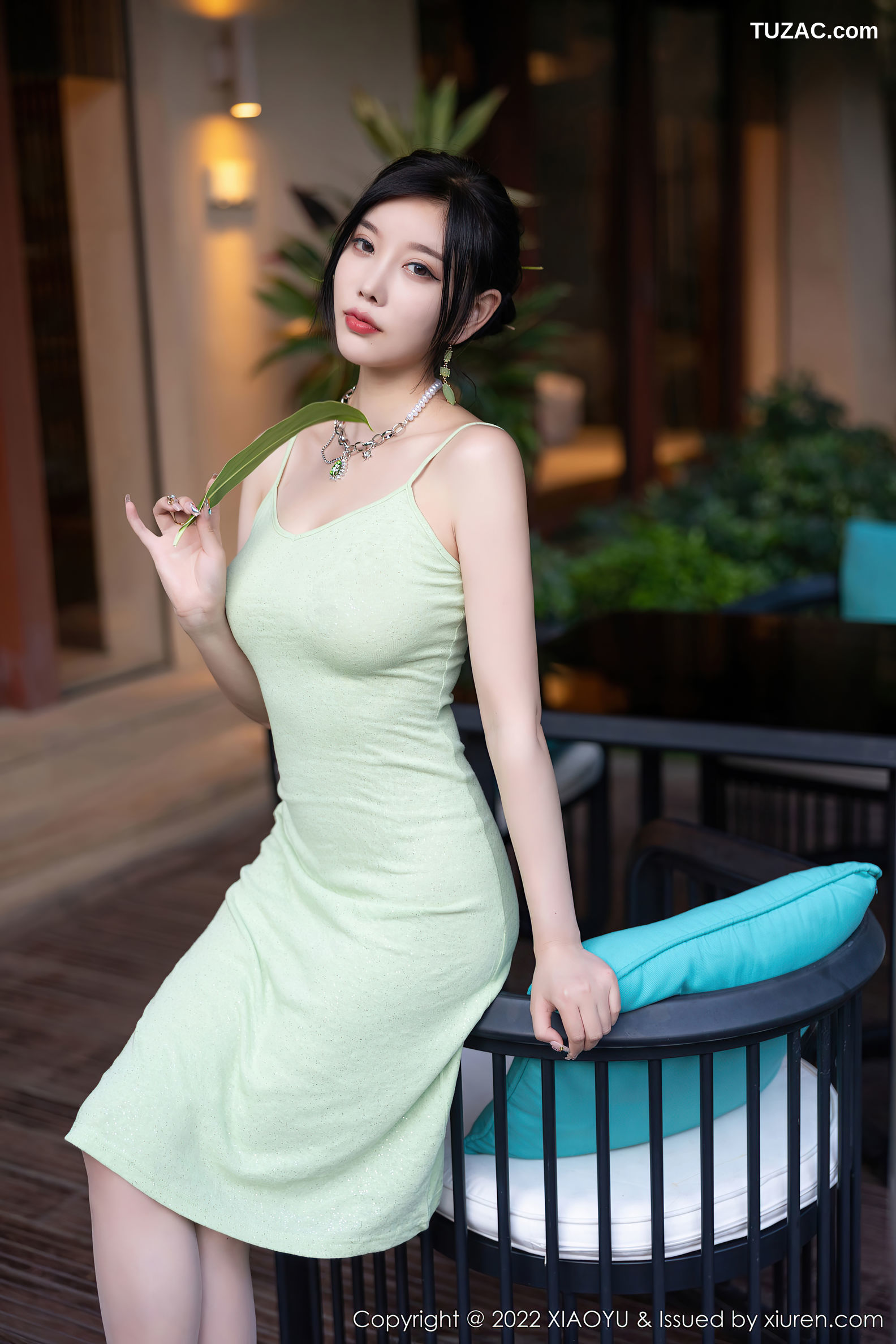 XiaoYu语画界-851-杨晨晨Yome-白色肩连衣裙-淡绿吊带裙-2022.08.26