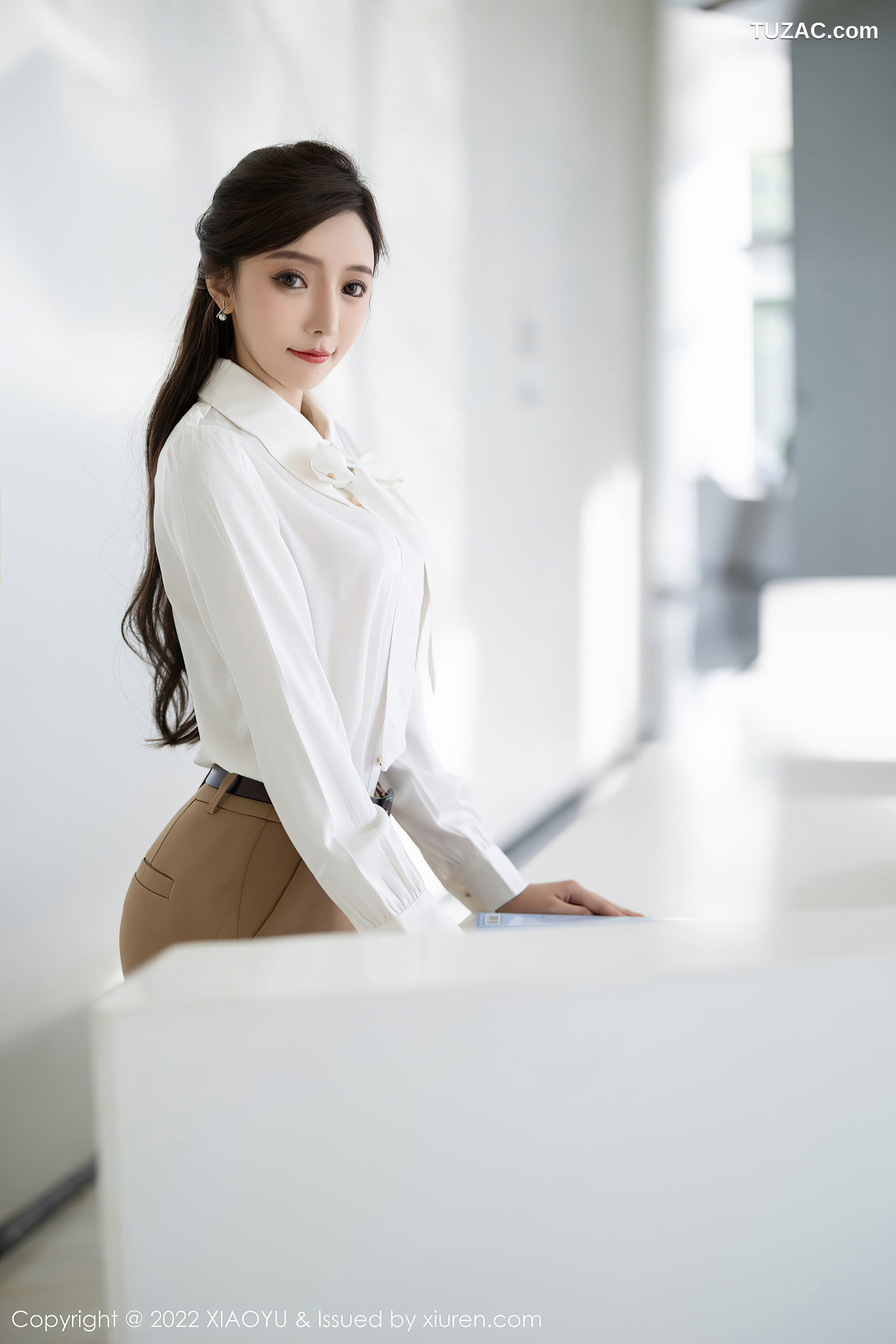 XiaoYu语画界-852-王馨瑶-白衬衫长裤粉色蕾丝内衣-2022.08.29