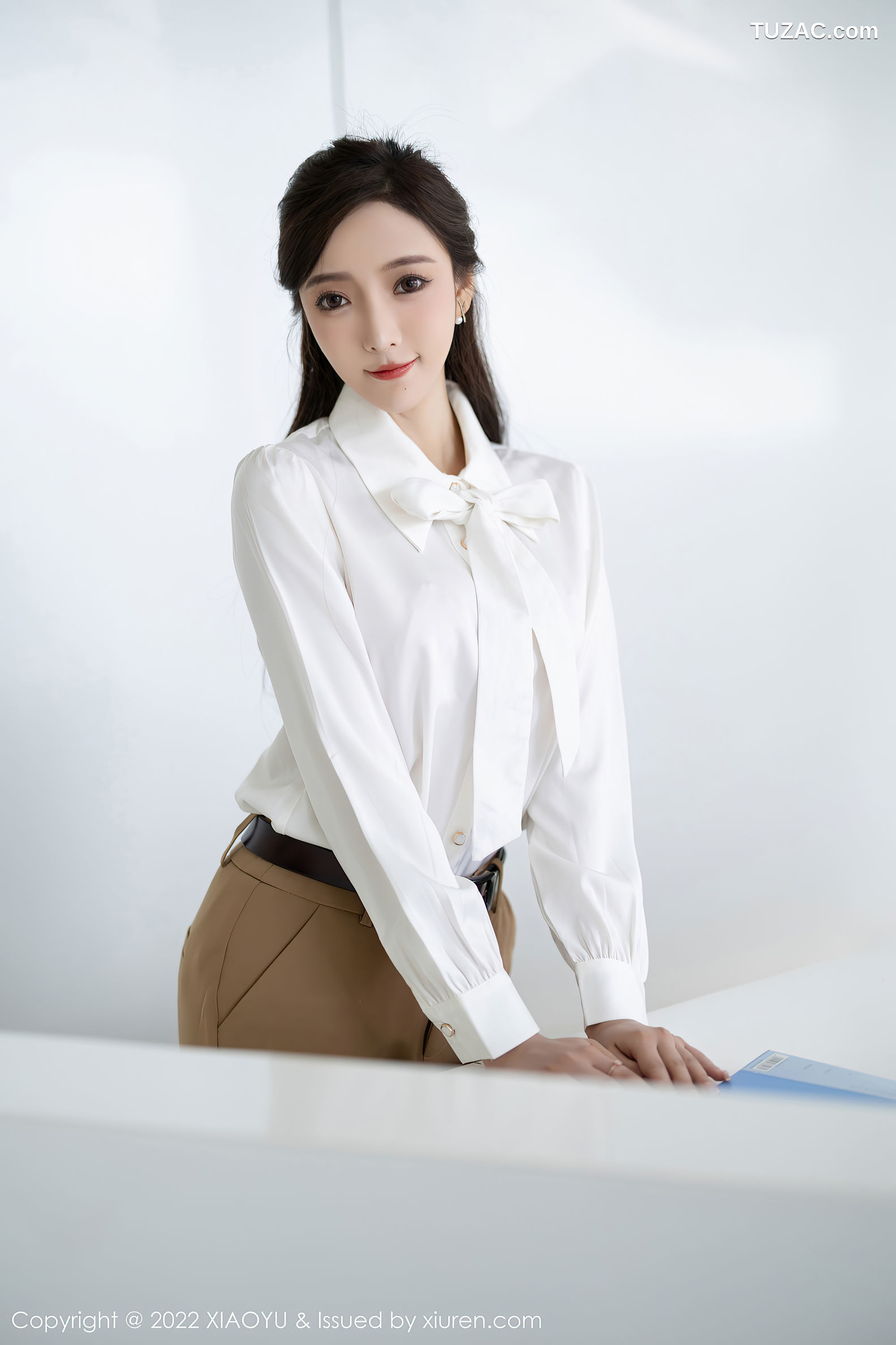XiaoYu语画界-852-王馨瑶-白衬衫长裤粉色蕾丝内衣-2022.08.29