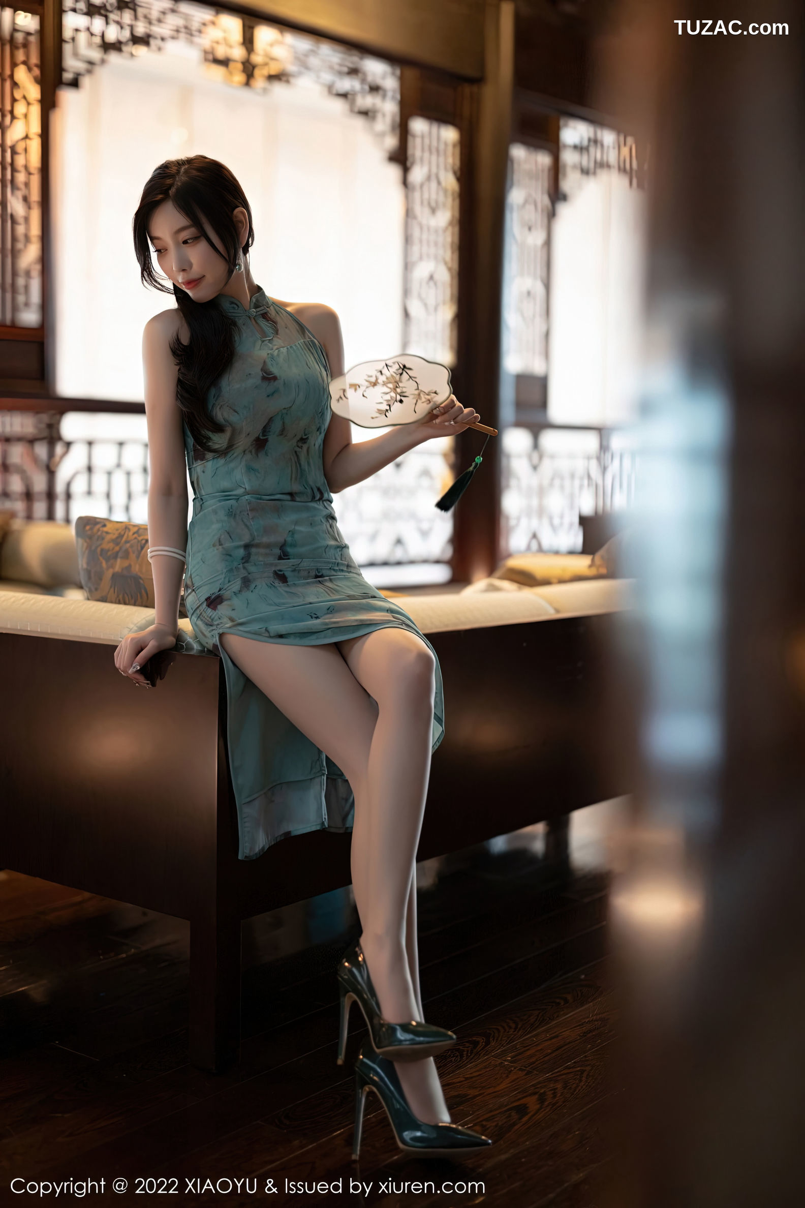 XiaoYu语画界-882-杨晨晨Yome-户外蓝暗色旗袍超薄肉丝-2022.10.14
