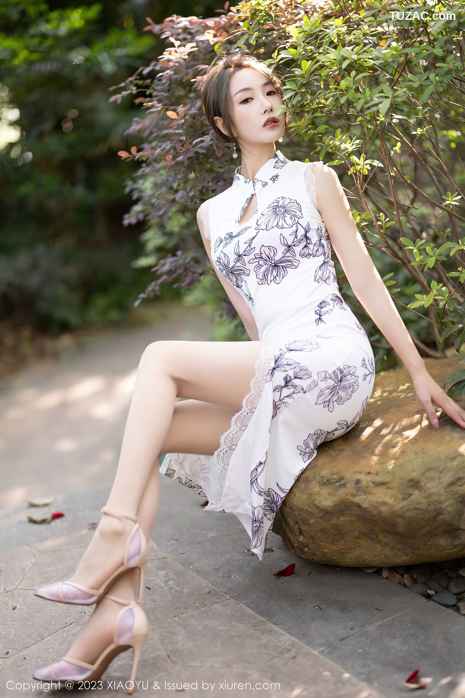 XiaoYu语画界-1022-苏苏阿-白色印花旗袍灰色内衣-2023.05.08