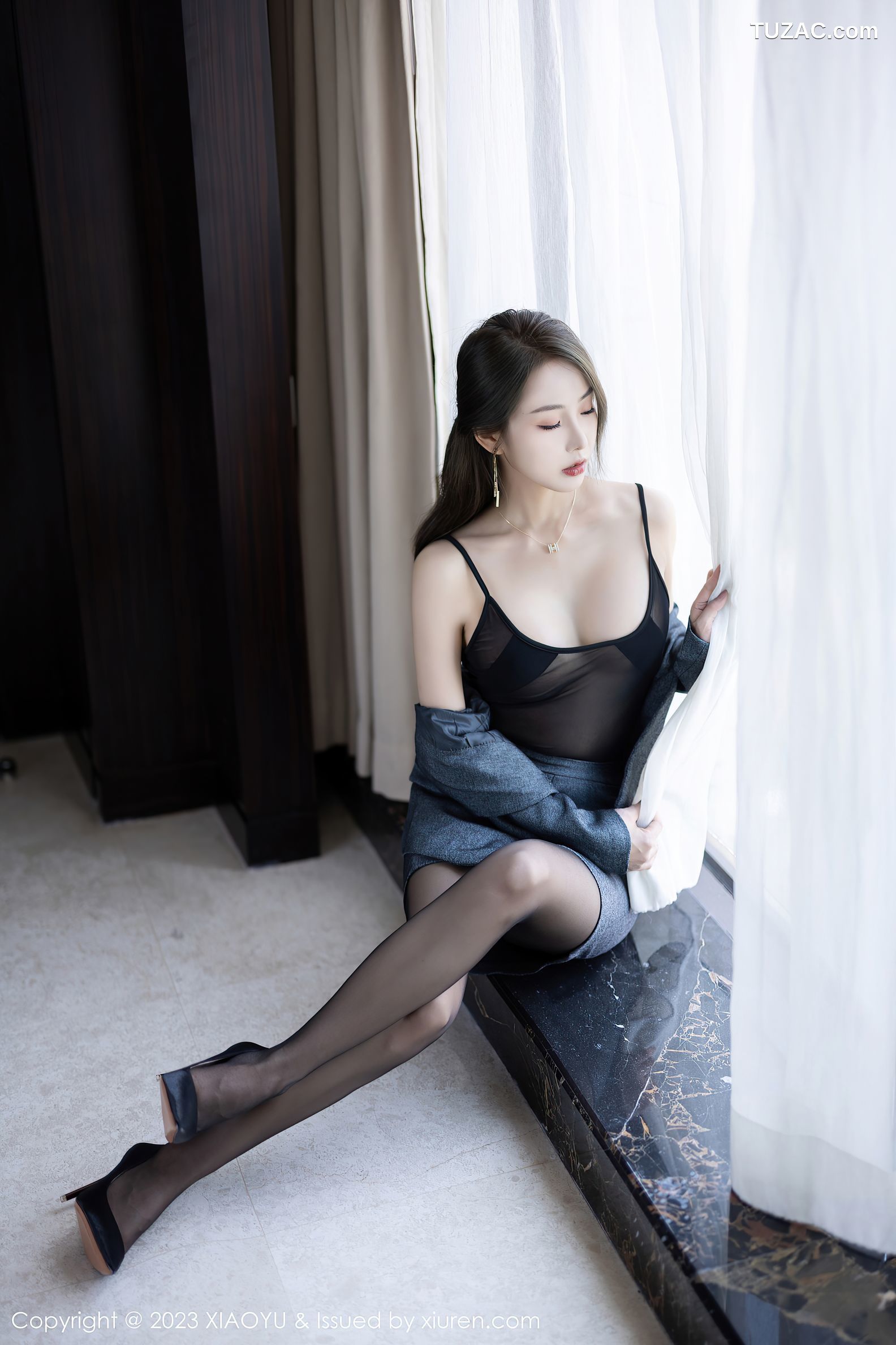 XiaoYu语画界-1042-苏苏阿-灰呢职业裙装黑透视吊带亵衣黑丝-2023.06.05