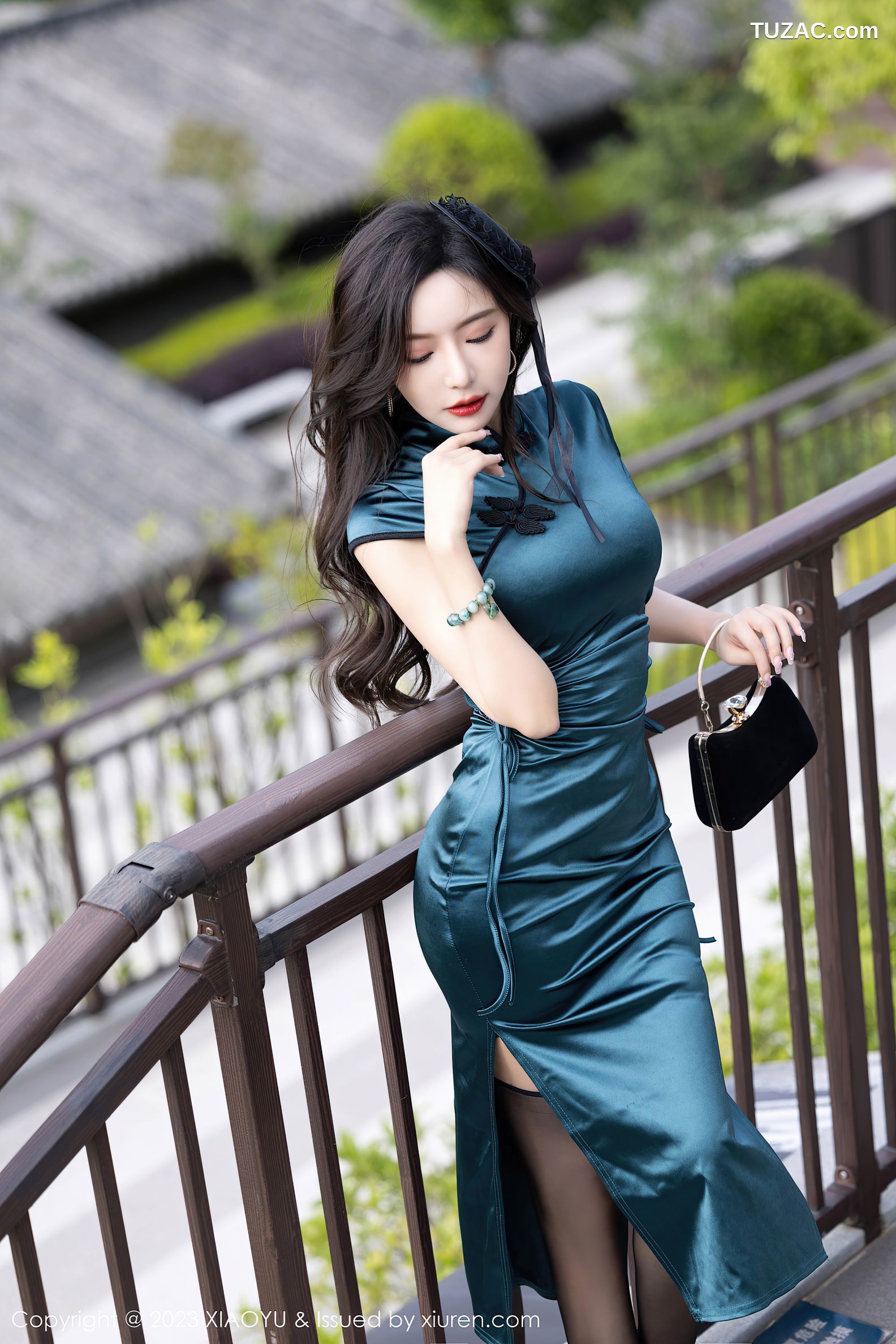 XiaoYu语画界-1048-王馨瑶Yanni-暗绿色旗袍黑丝-2023.06.13