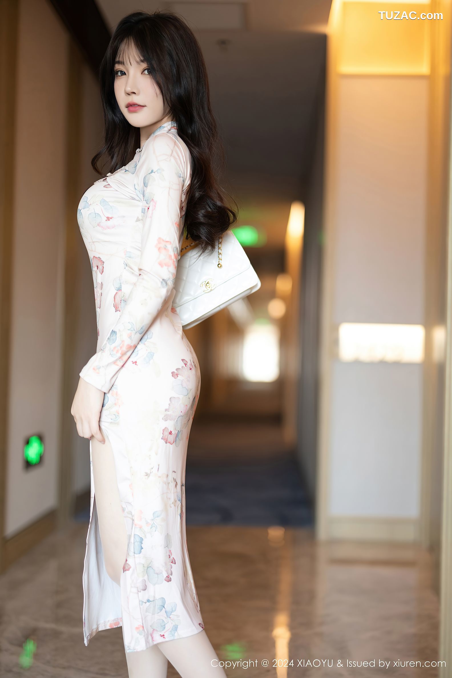 XiaoYu语画界-1199-徐莉芝Booty-白色印花旗袍灰色针织内衣灰丝-2024.02.05