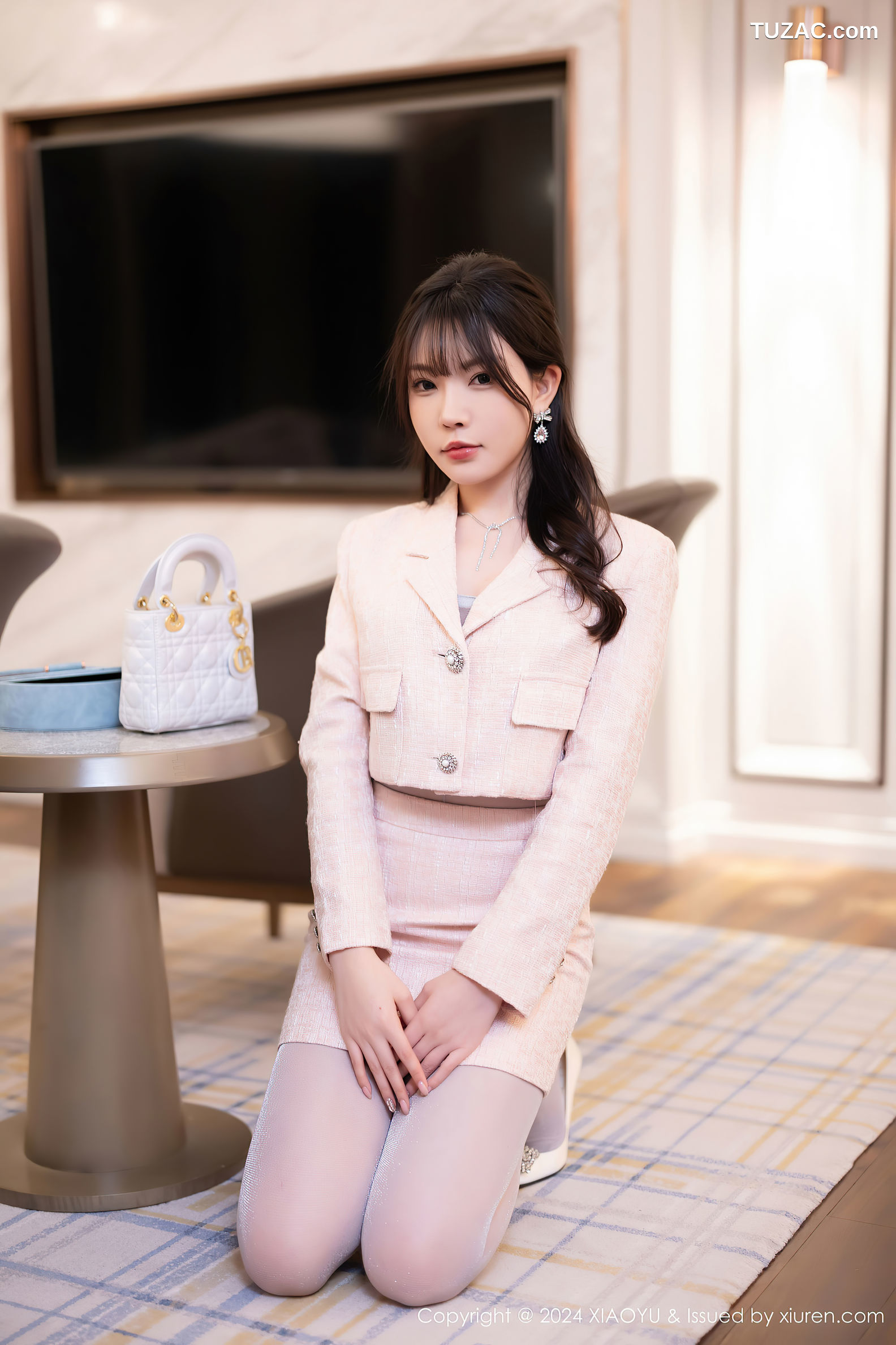 XiaoYu语画界-1236-徐莉芝Booty-哈尔滨旅拍-浅粉OL裙装灰丝-2024.04.17