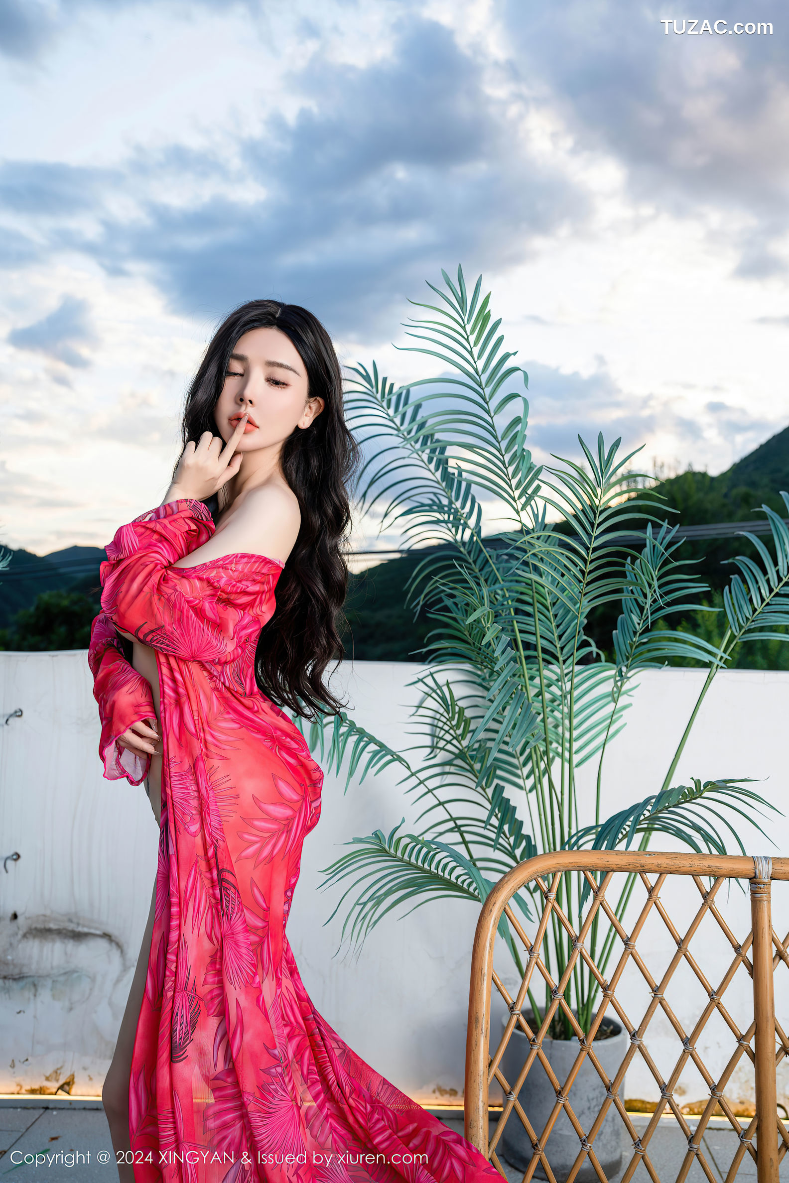 XingYan星颜社-267-潘思沁-红色长裙黑色情趣内衣爆乳-2024.09.06