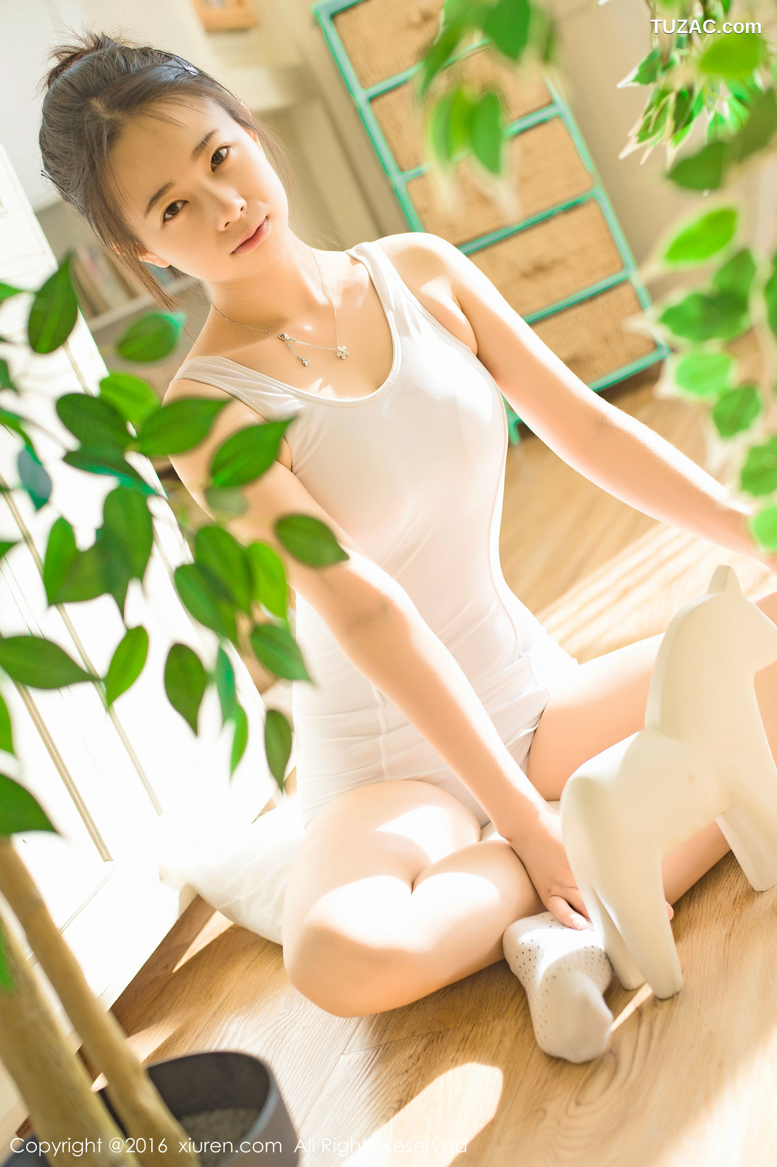 XiuRen秀人网-641-草莓zz-美少女白色日系死库水-2016.11.21
