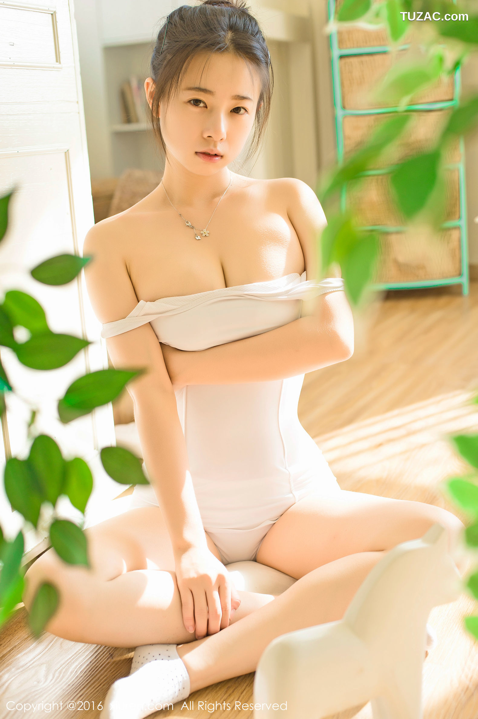 XiuRen秀人网-641-草莓zz-美少女白色日系死库水-2016.11.21