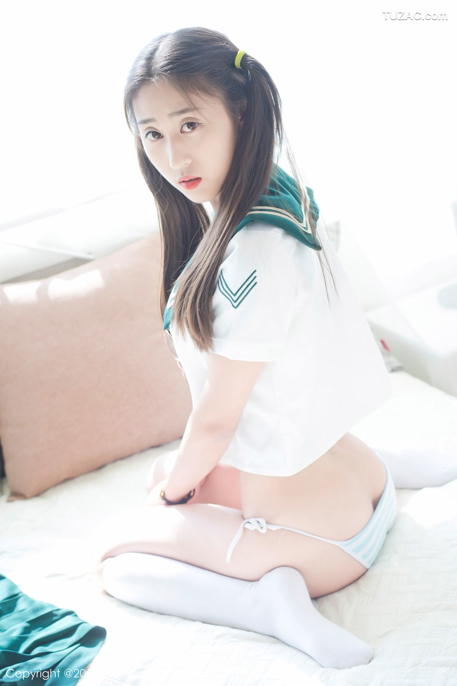 XiuRen秀人网-802-雨涵Iris-《学生制服-花瓣内衣》-2017.08.16