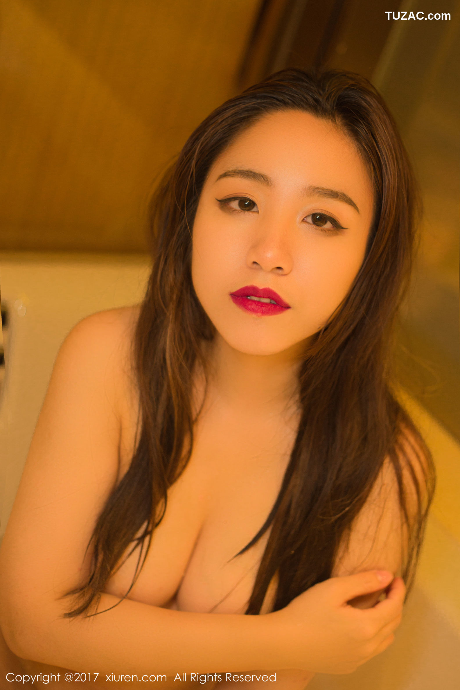 XiuRen秀人网-823-吃白菜的Vi菜菜-《性感女郎》-2017.09.28
