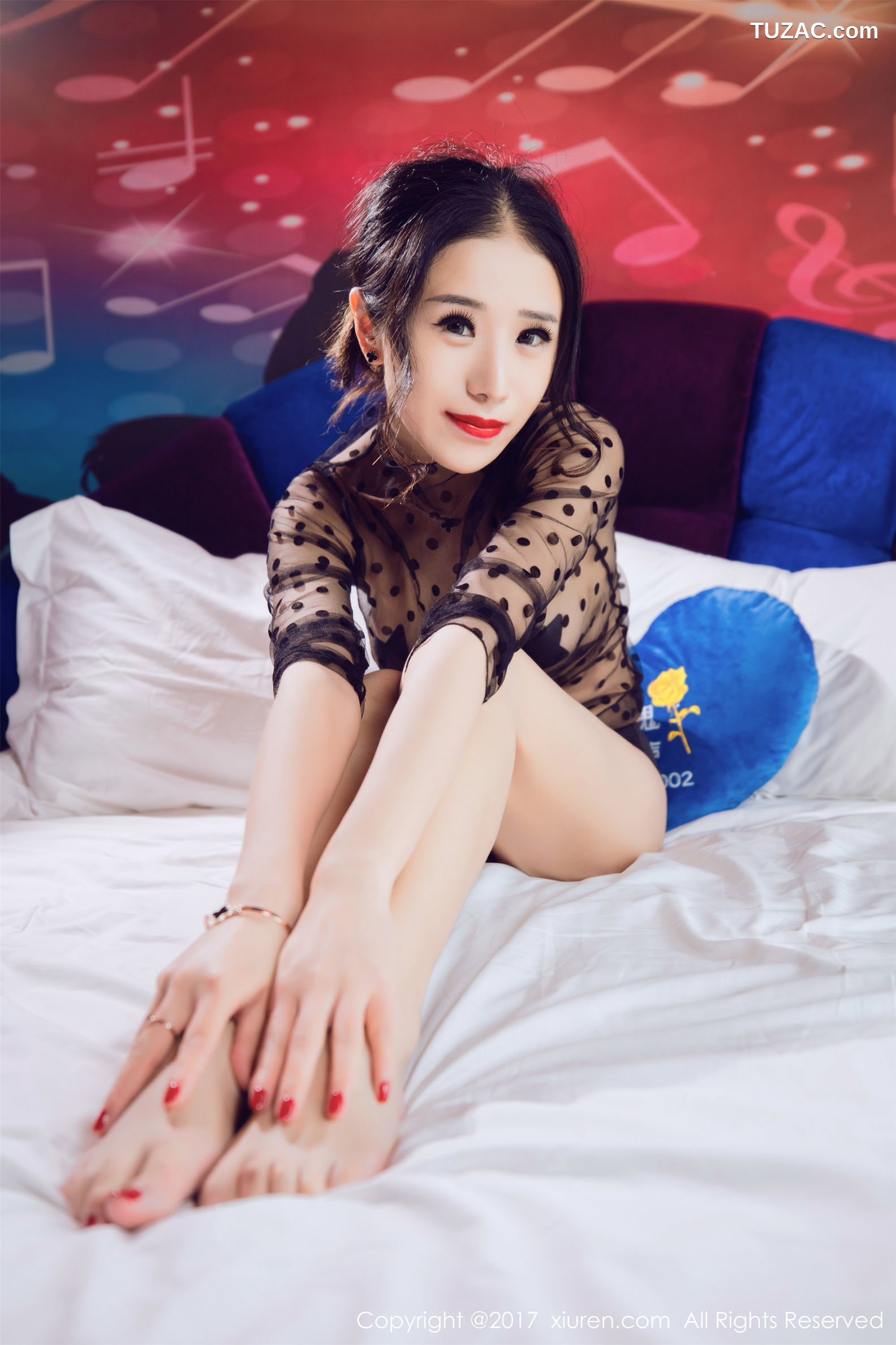 XiuRen秀人网-833-馨怡-《蒙面美女美腿极致诱惑》-2017.10.19