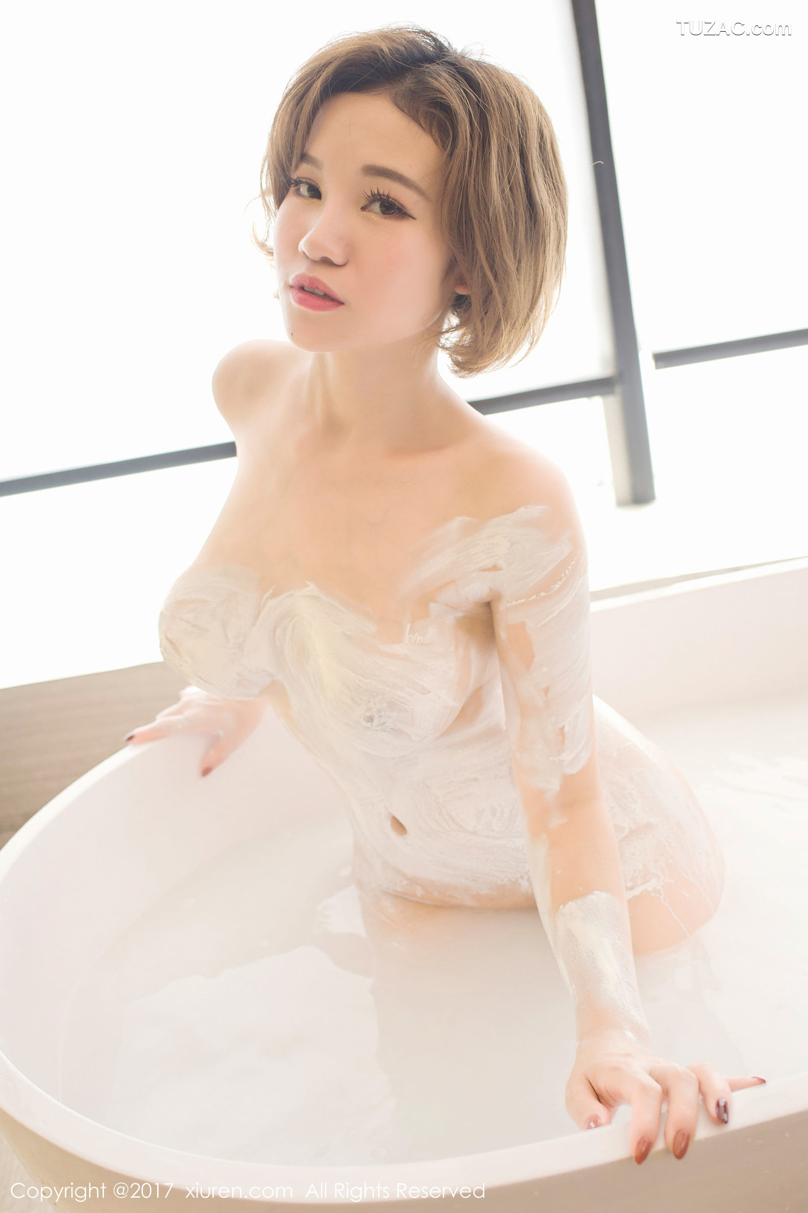 XiuRen秀人网-844-多香子-《E罩杯大乳妹》-2017.11.03