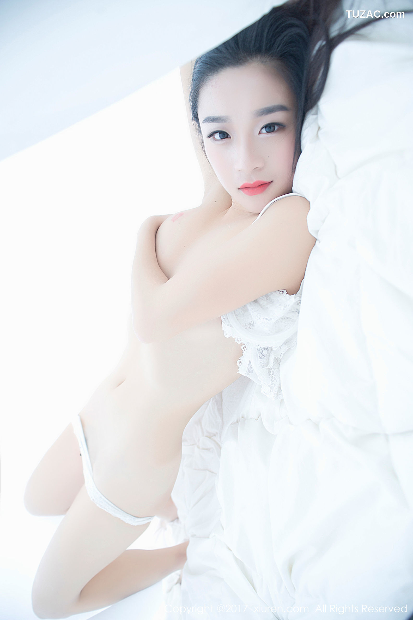 XiuRen秀人网-883-绮梦Cherish-《齐逼牛仔裤-翘臀-床单诱惑》-2017.12.29
