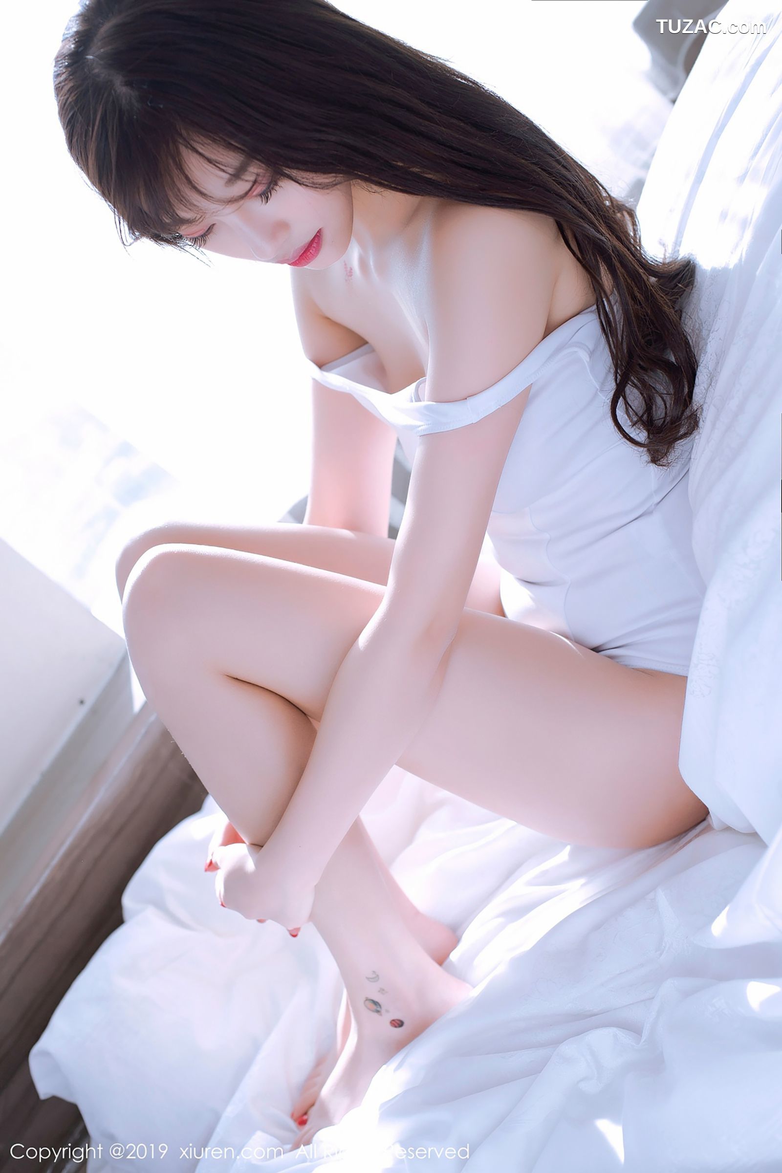 XiuRen秀人网-1334-杨晨晨-《性感酥胸-圆润翘臀》-2019.02.12