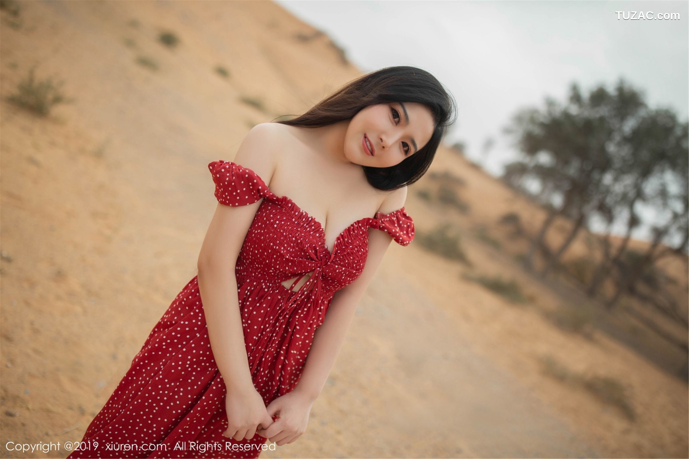 XiuRen秀人网-1388-徐微微-《沙漠-泳池-美人-色香味俱全！》-2019.04.09