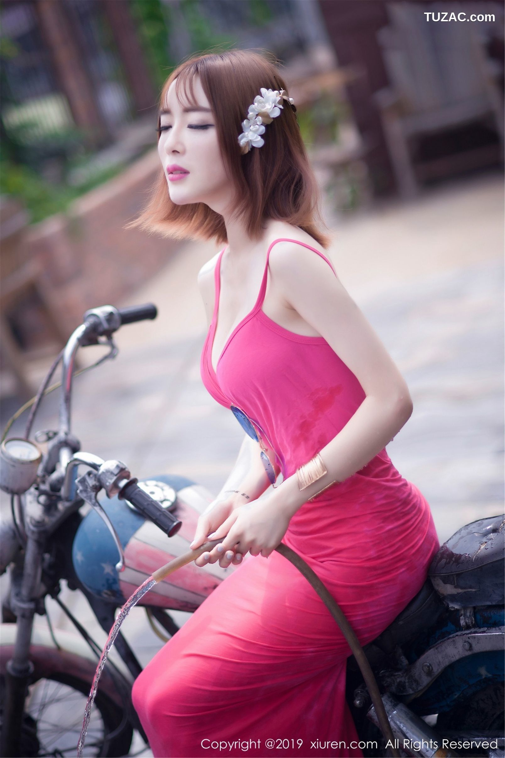 XiuRen秀人网-1406-凌萍儿-《邻家女孩的感觉温柔宁静》-2019.04.19