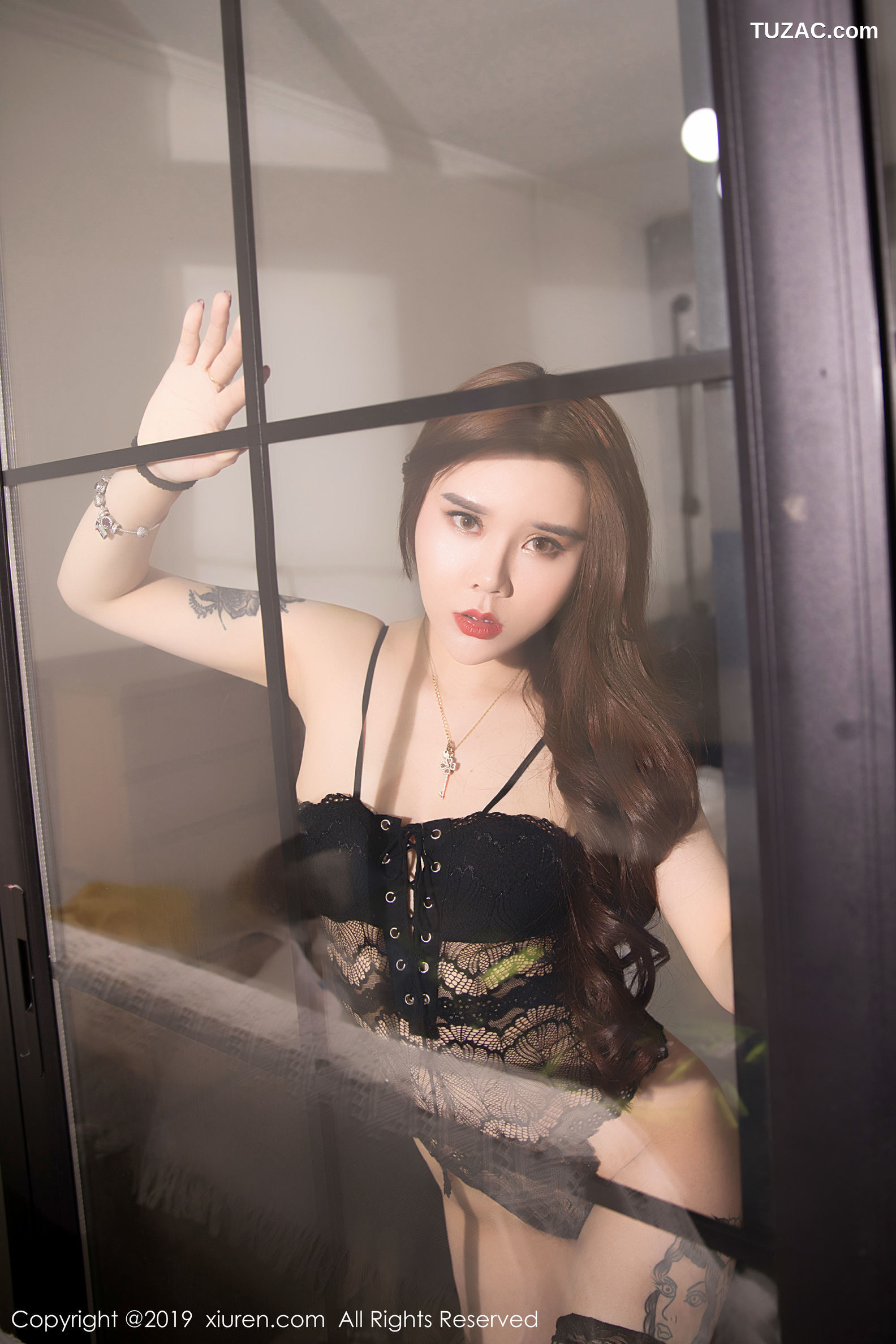XiuRen秀人网-1515-爱丽莎Baby-《异常诱人的美臀诱惑》-2019.06.25