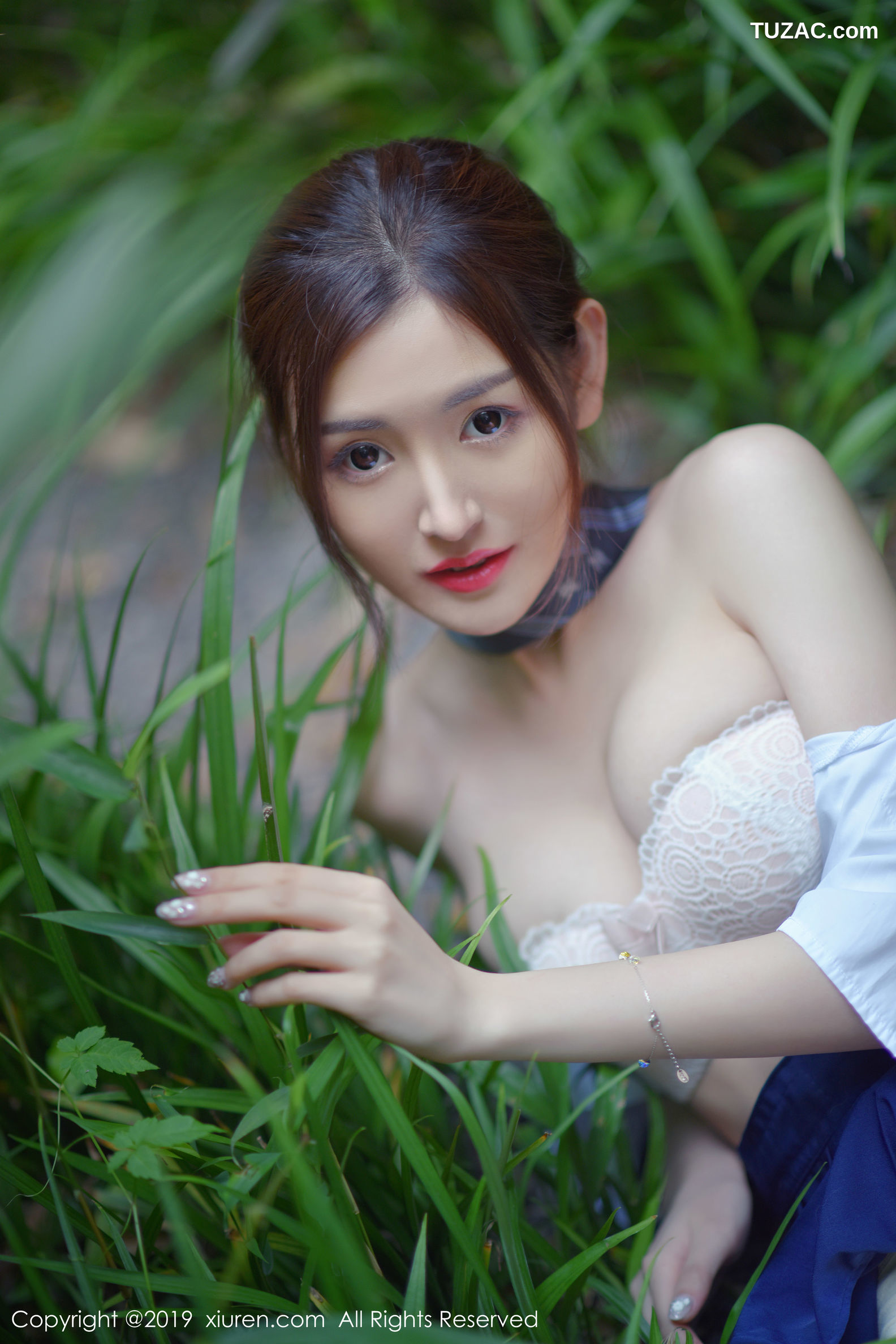 XiuRen秀人网-1733-沈梦瑶-《户外竹林拍摄》-2019.10.16