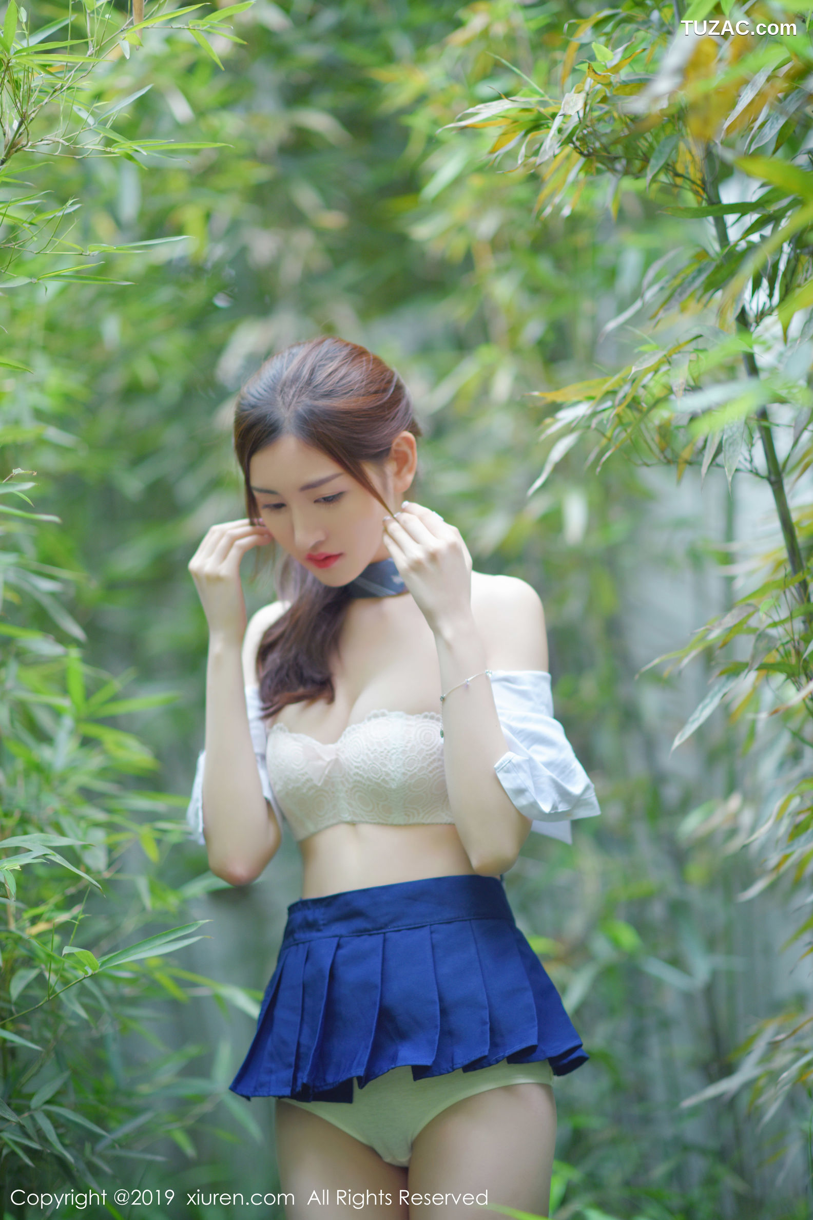 XiuRen秀人网-1733-沈梦瑶-《户外竹林拍摄》-2019.10.16
