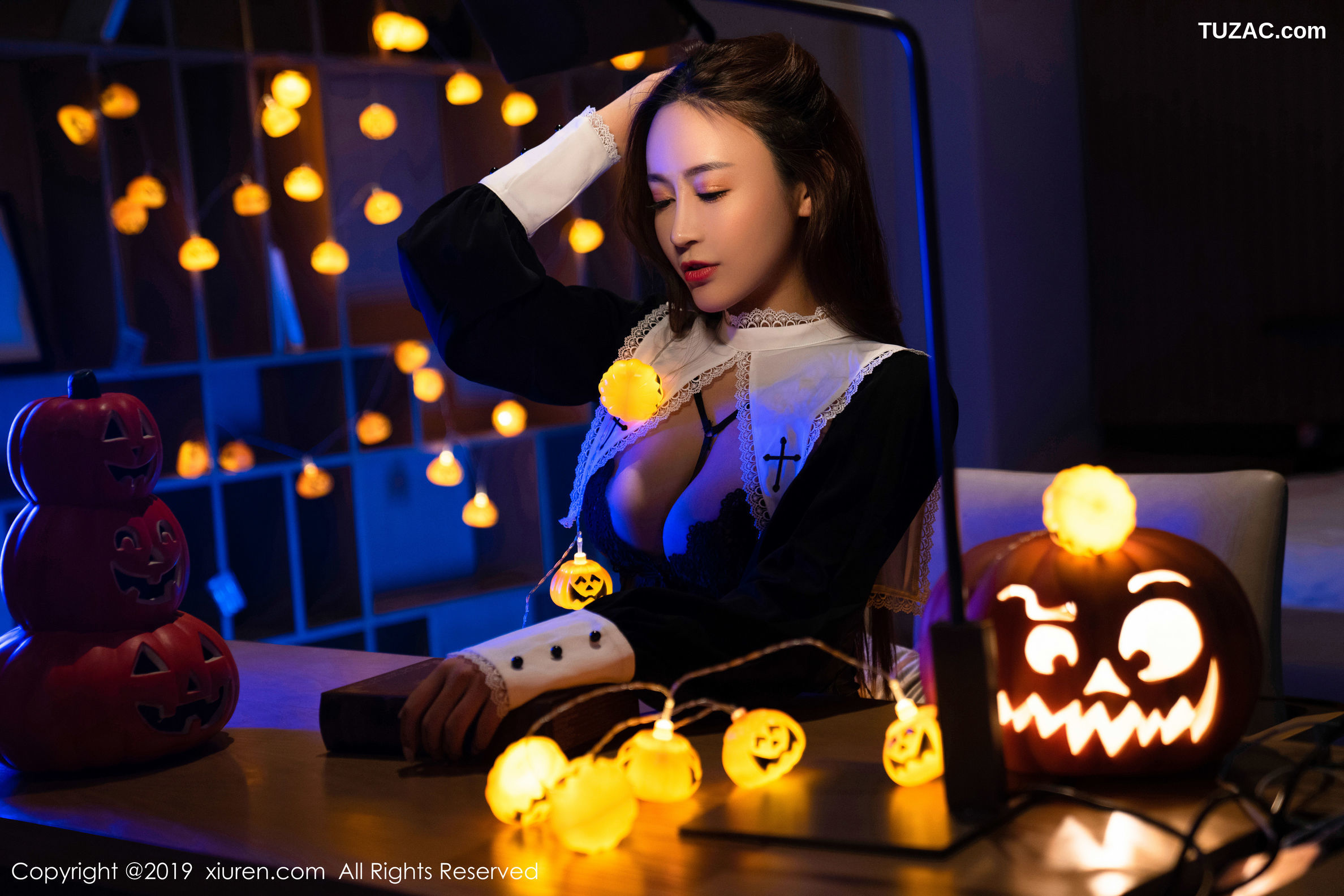 XiuRen秀人网-1802-周井空-《凹凸有致惹火迷人的美女》-2019.11.25