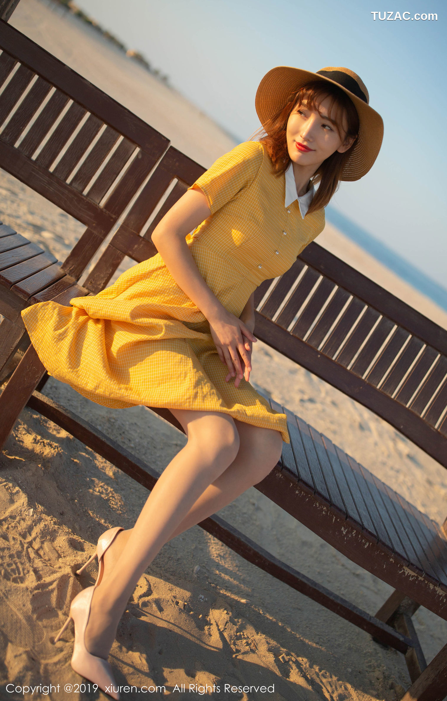 XiuRen秀人网-1812-陆萱萱-《海滨女友互动》-2019.11.28