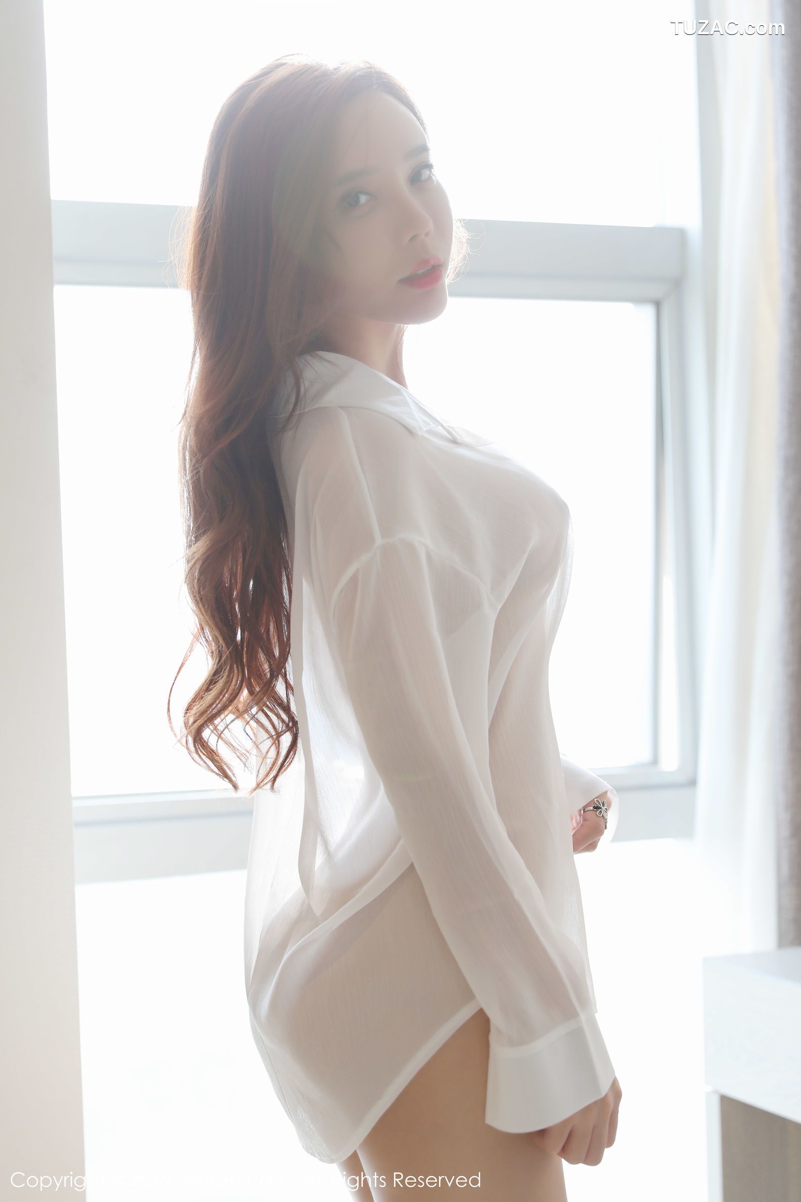 XiuRen秀人网-1879-艾小青-《白衬衫与短裙》-2019.12.25