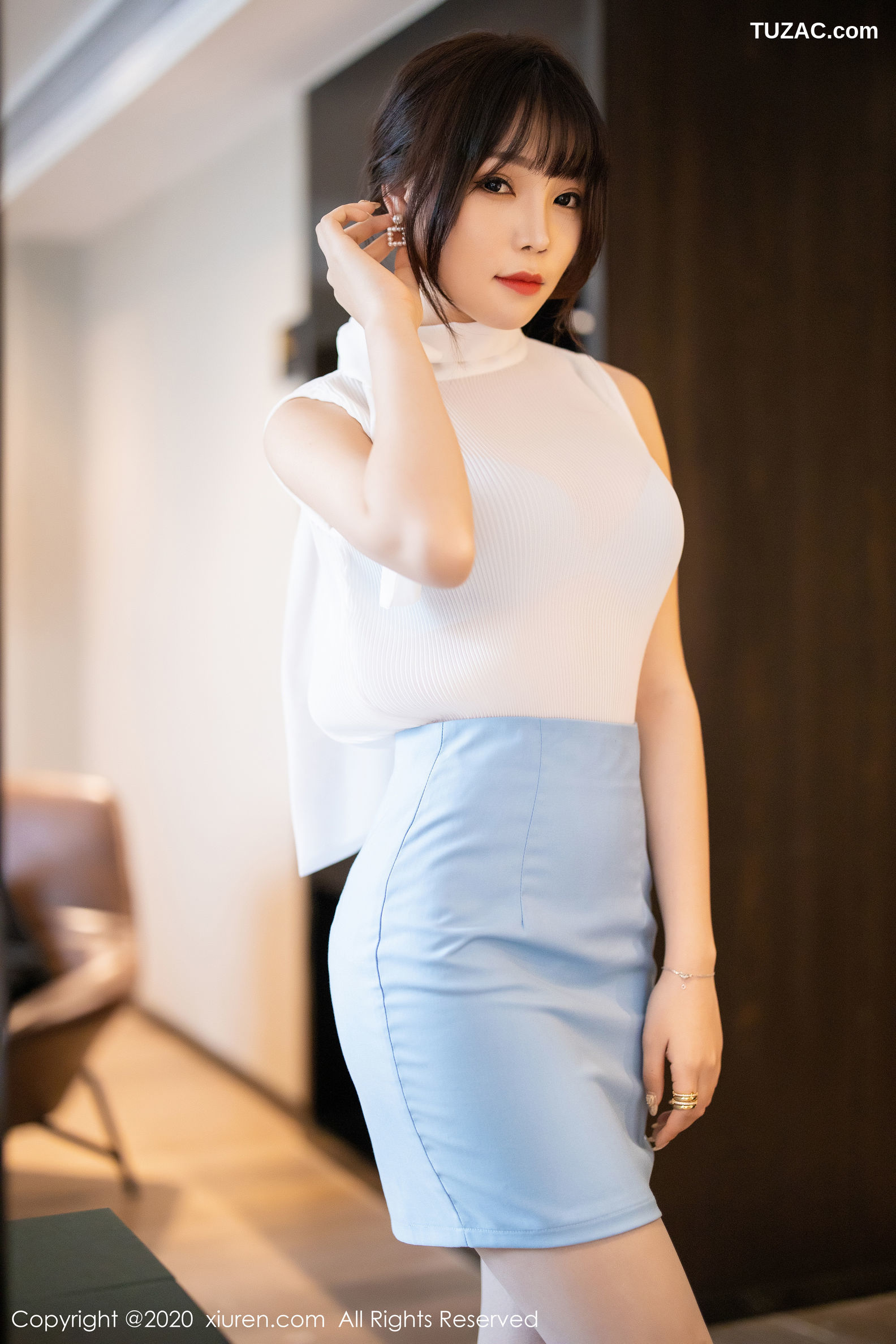 XiuRen秀人网-2107-芝芝-《藏不住的娇躯》-2020.03.27