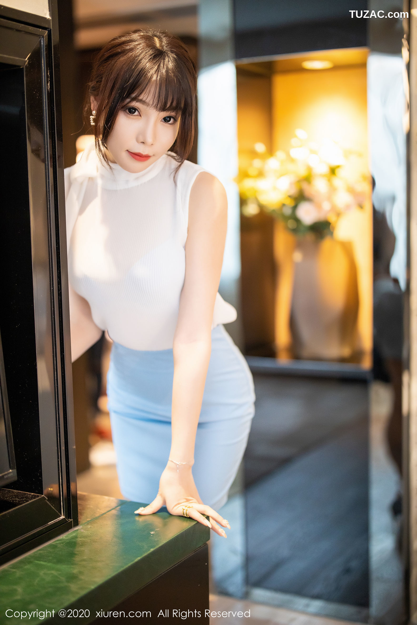 XiuRen秀人网-2107-芝芝-《藏不住的娇躯》-2020.03.27
