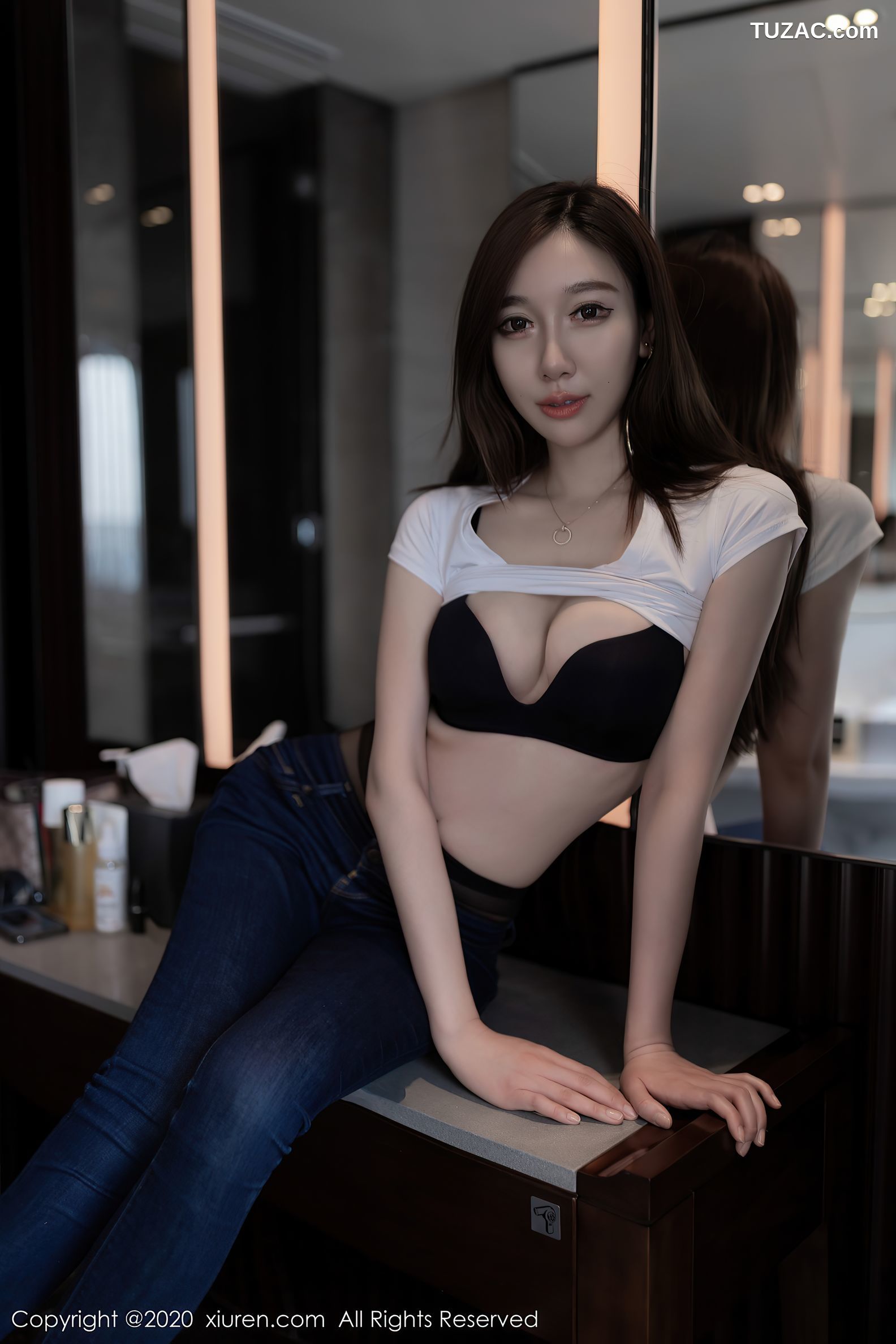 XiuRen秀人网-2406-Victoria志玲-《魅惑黑丝包裹的美臀秀足》-2020.08.05