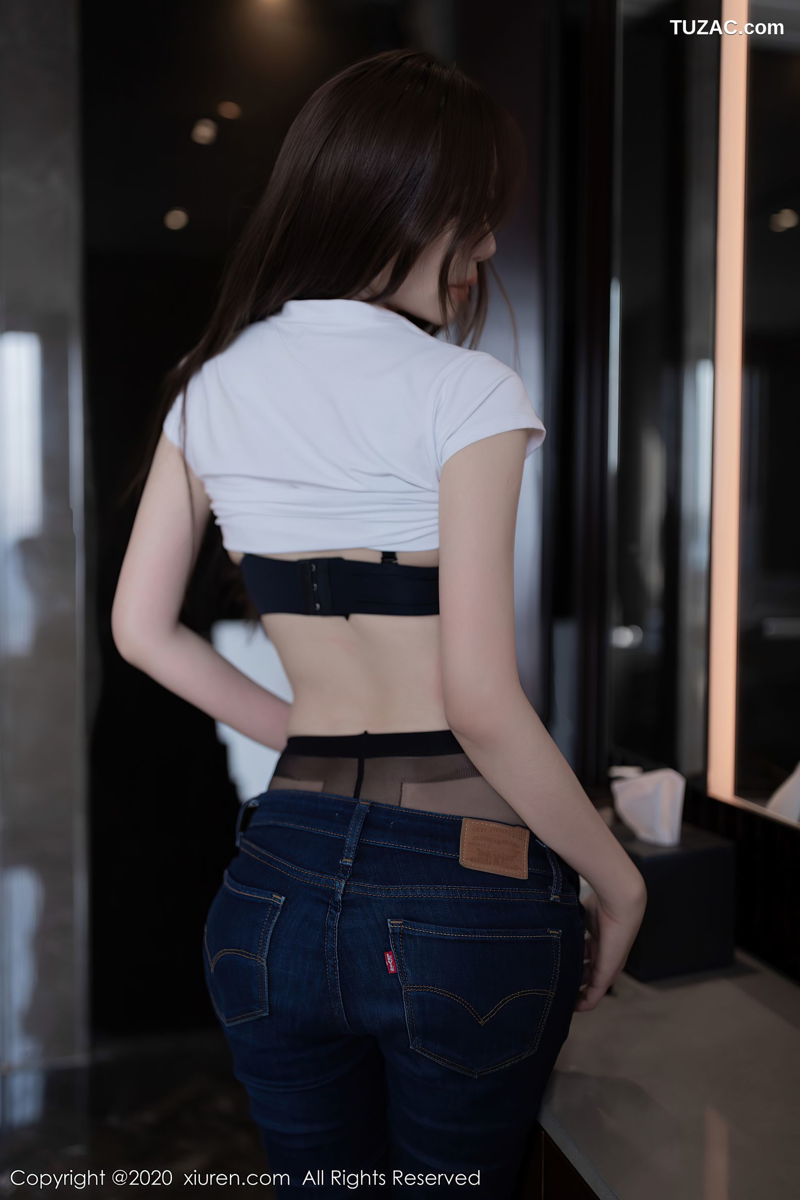 XiuRen秀人网-2406-Victoria志玲-《魅惑黑丝包裹的美臀秀足》-2020.08.05