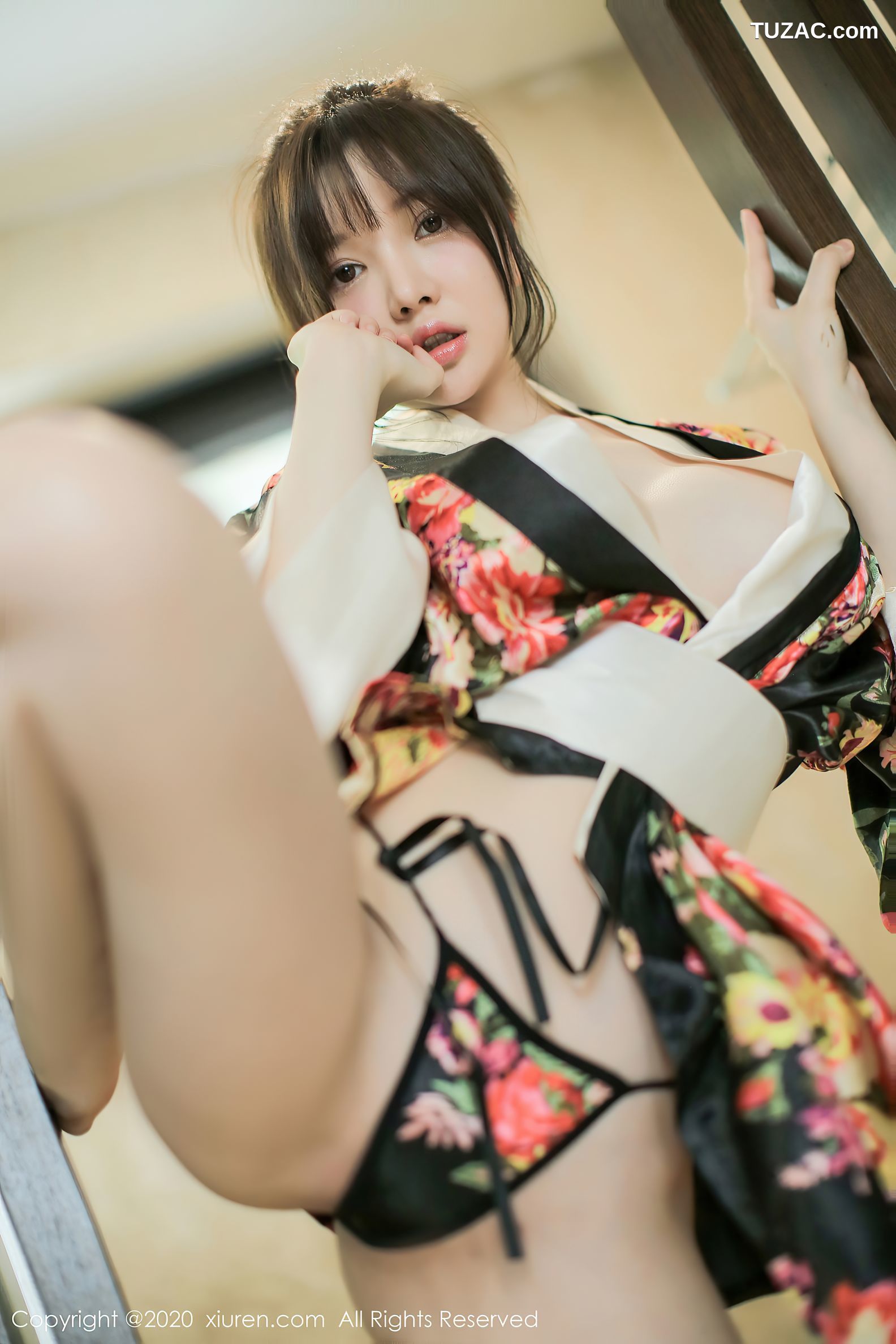 XiuRen秀人网-2581-糯美子-《色彩艳丽的和服》-2020.09.21