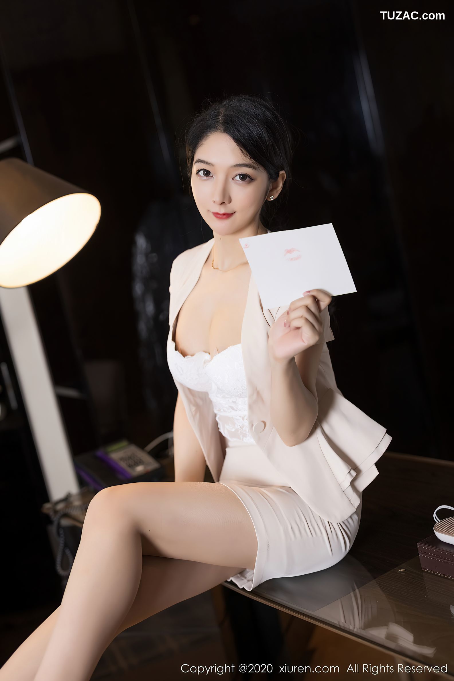 XiuRen秀人网-2619-小热巴-《米色的飒爽干练制服》-2020.09.29