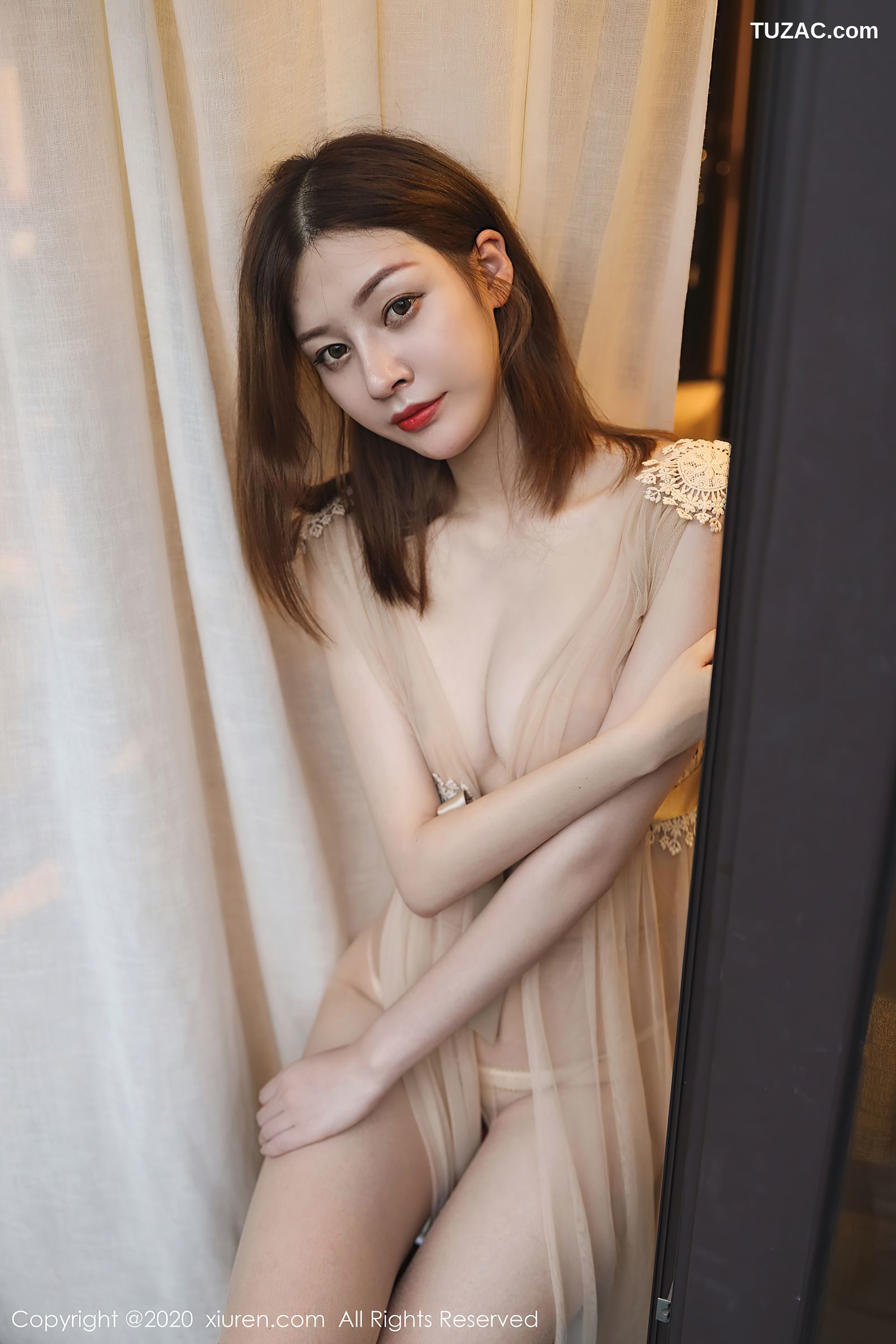 XiuRen秀人网-2623-樱花Elsa-《发光的独特丝袜美腿》-2020.09.30