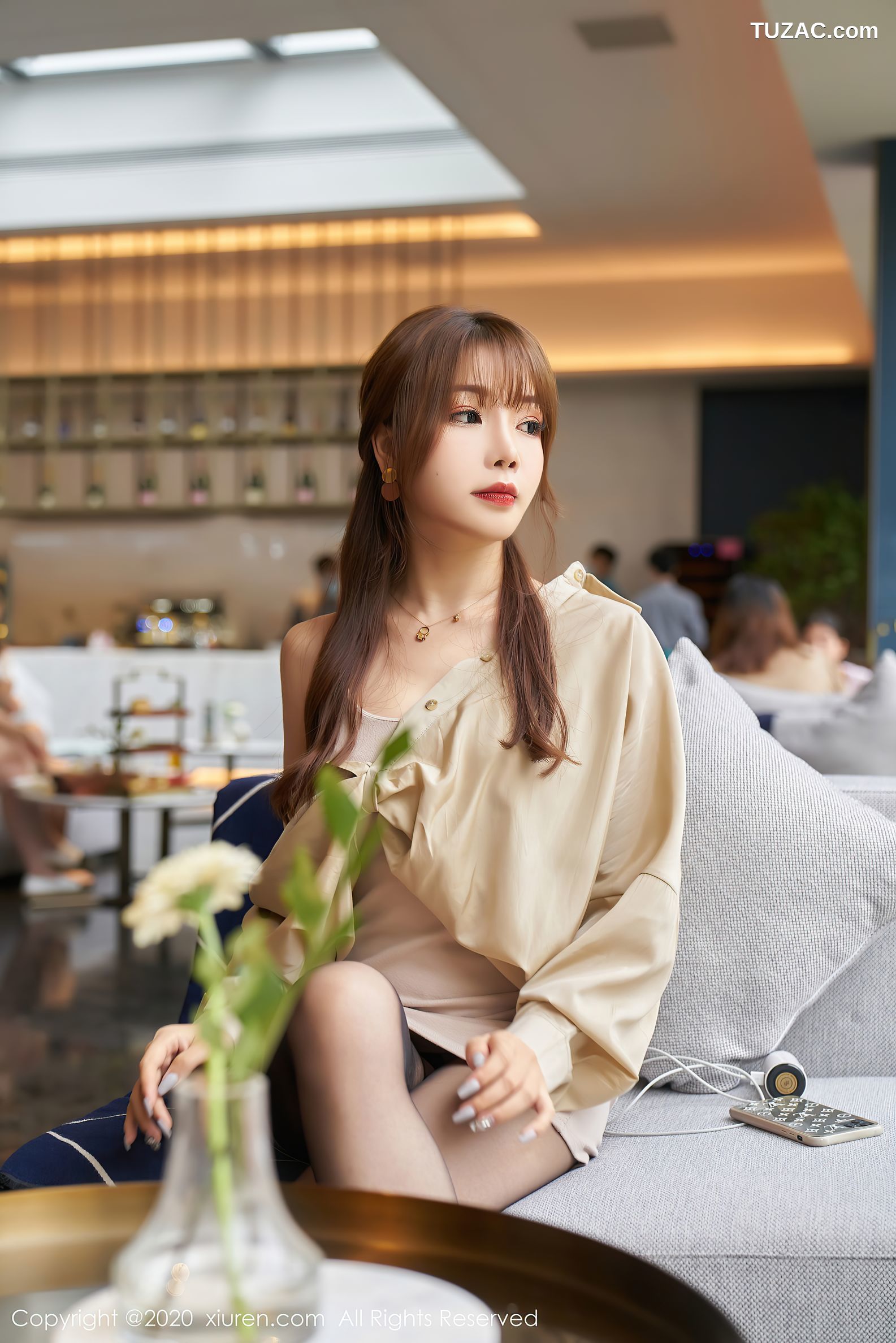 XiuRen秀人网-2734-芝芝-《香槟色的衬衫与极致魅惑黑丝》-2020.11.03