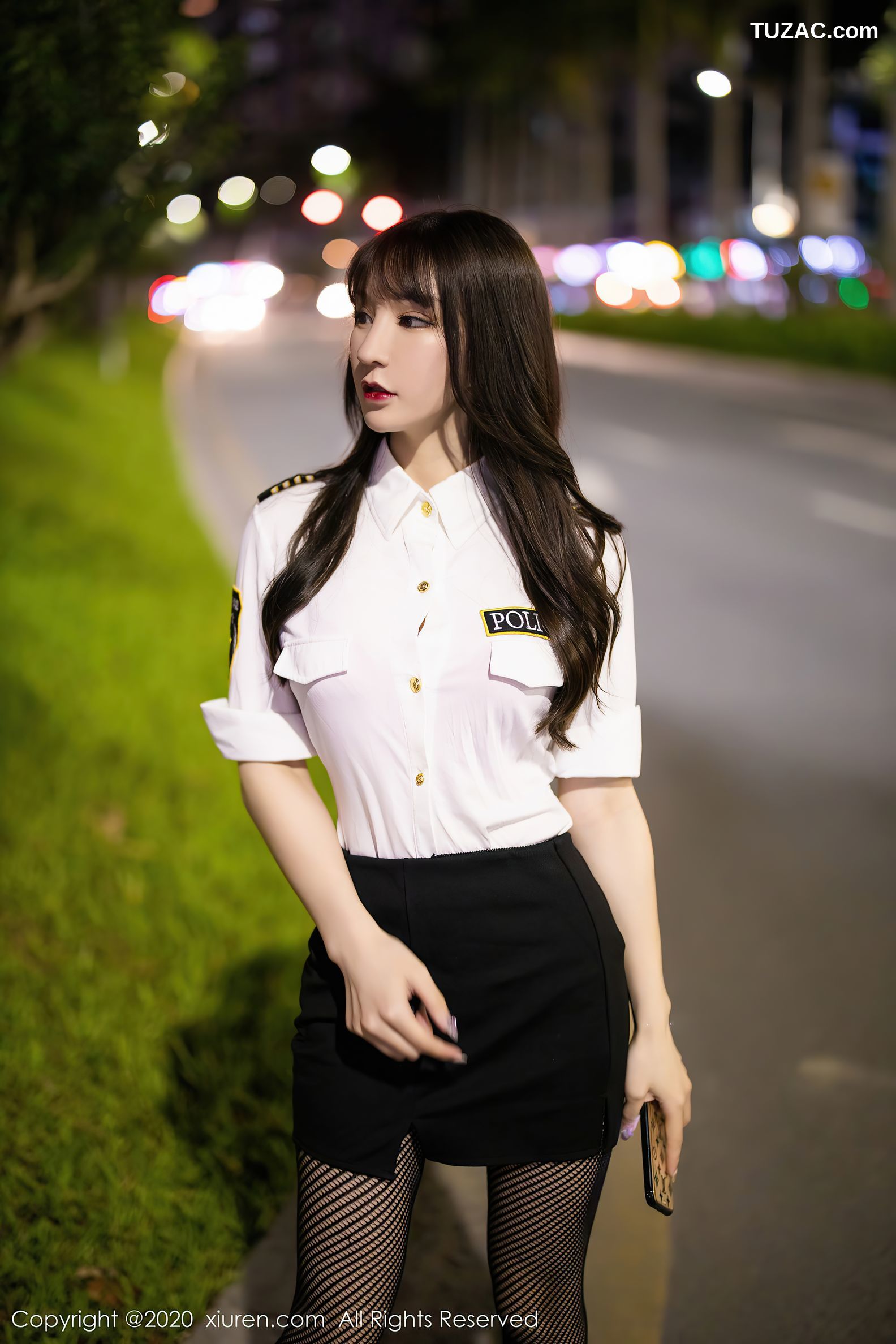 XiuRen秀人网-2820-周于希-《街头上的时尚魅力与制服》-2020.11.24