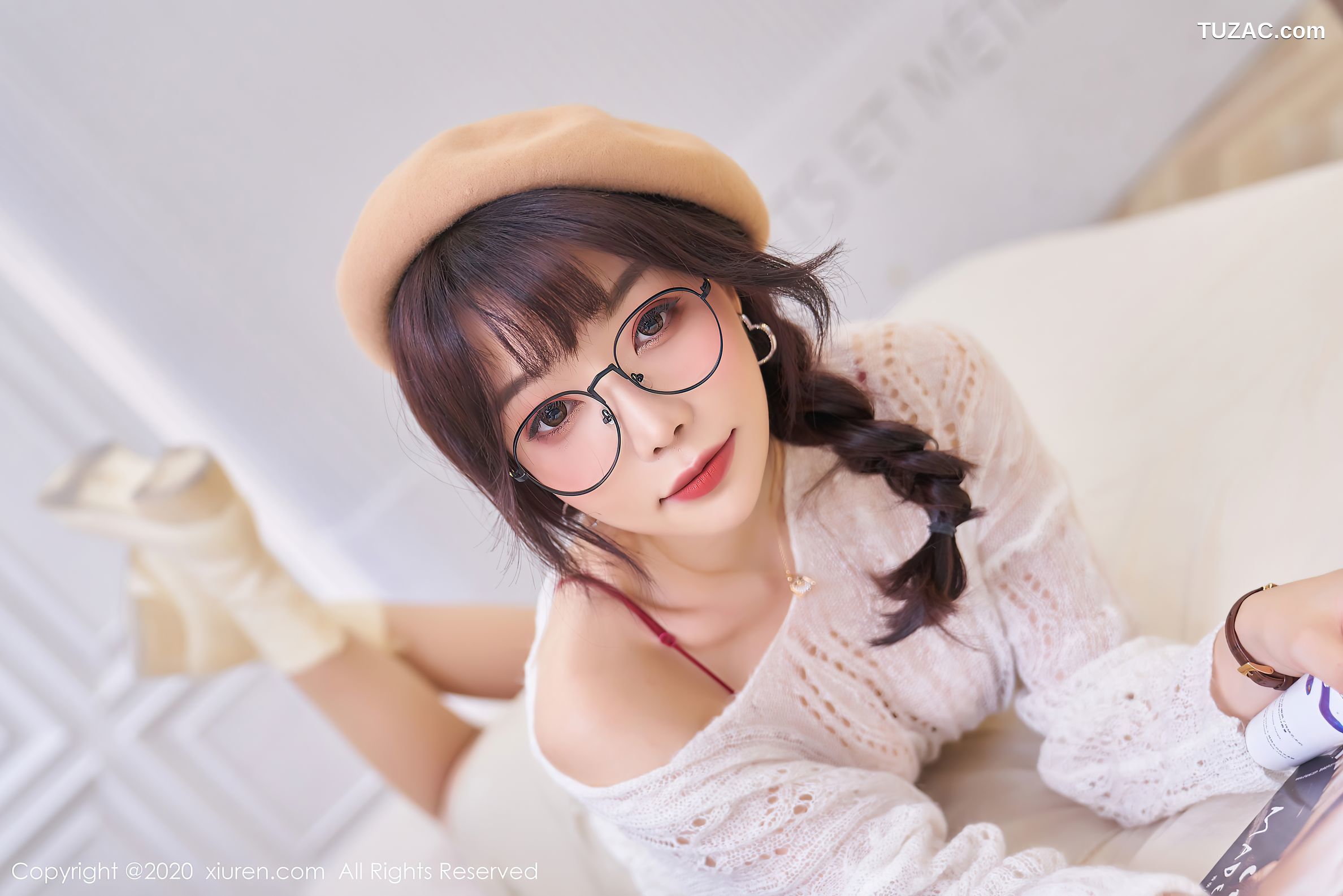 XiuRen秀人网-2859-芝芝-《眼镜OL与草帽》-2020.12.04