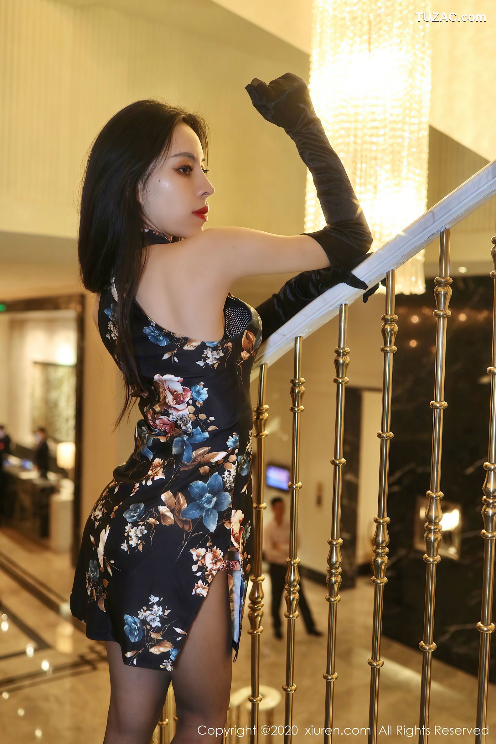 XiuRen秀人网-2897-Riri617-古韵旗袍黑丝裤袜-2020.12.15