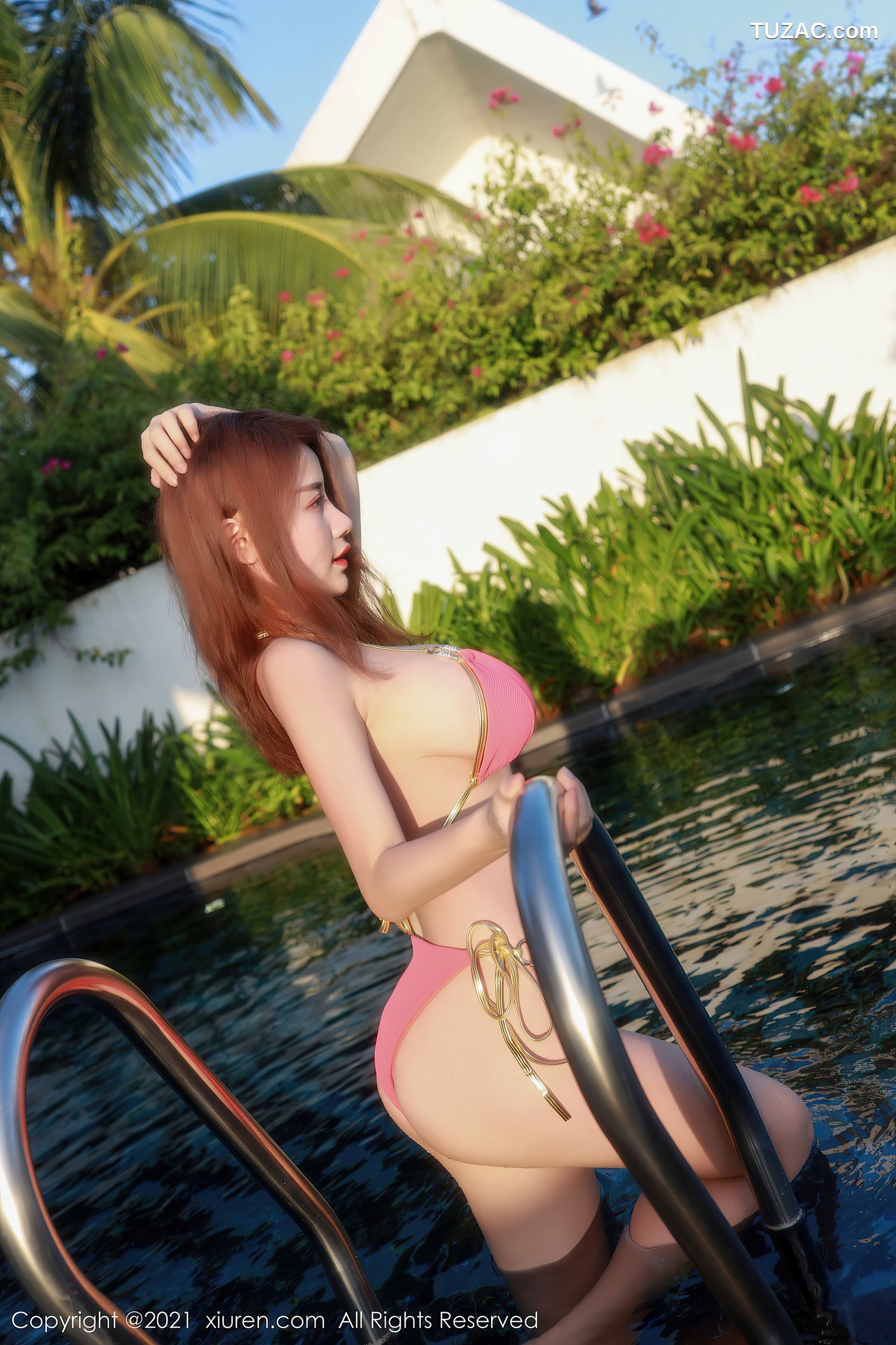 XiuRen秀人网-2972-美七Mia-《室外泳池红色泳衣系列》-2021.01.05