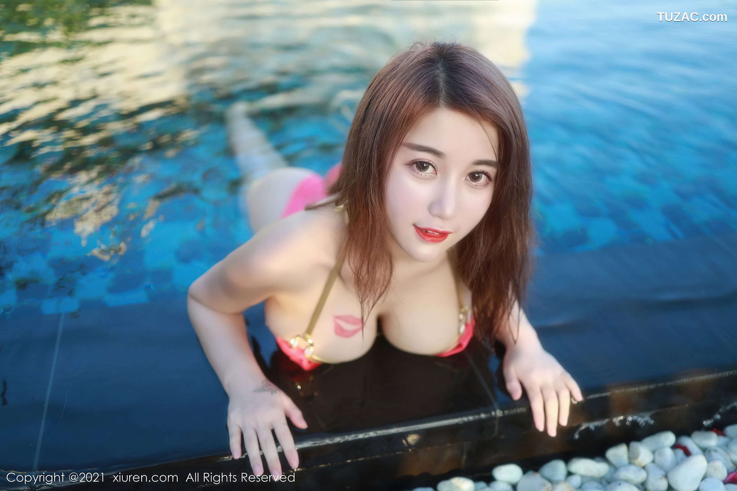XiuRen秀人网-2972-美七Mia-《室外泳池红色泳衣系列》-2021.01.05
