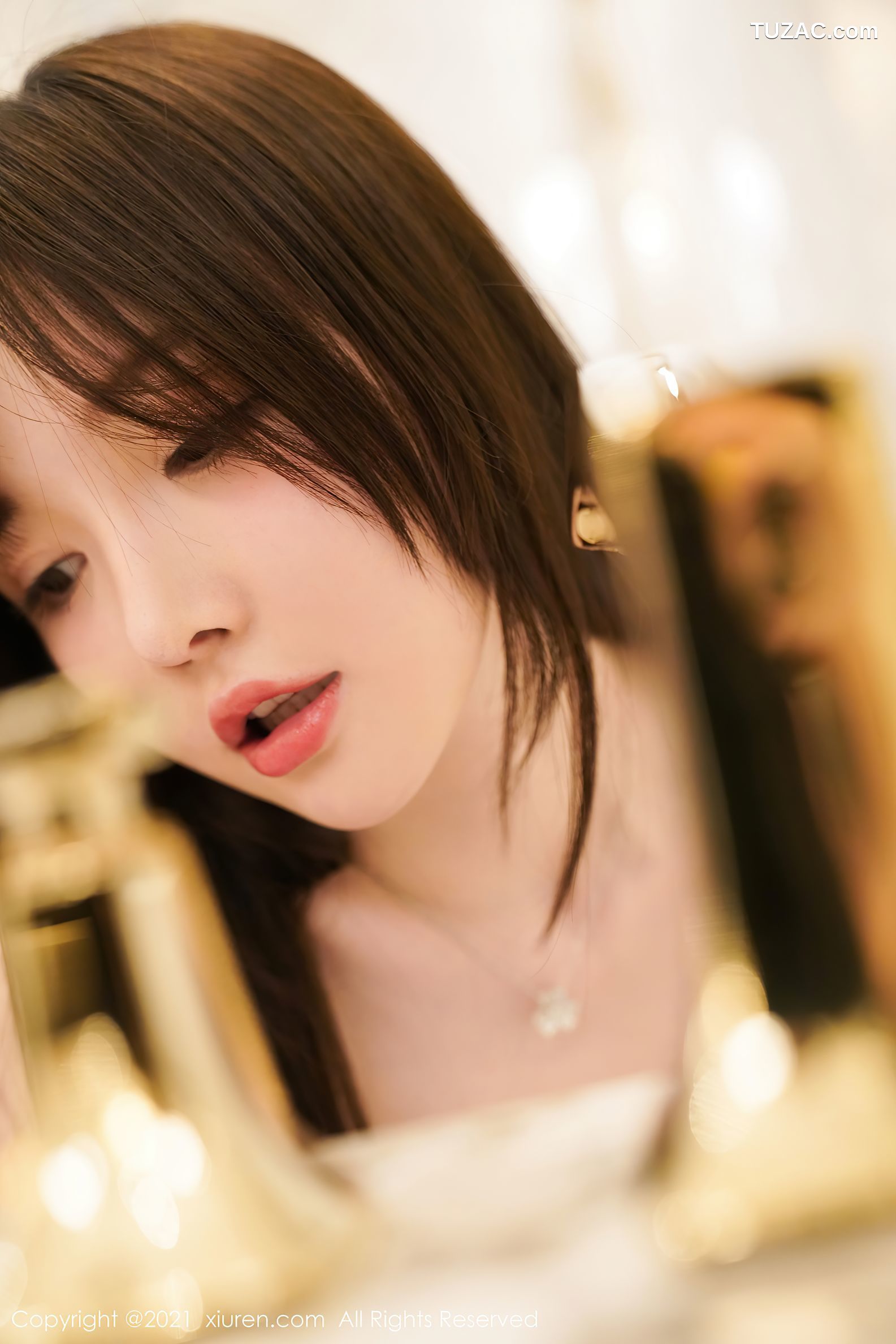 XiuRen秀人网-2977-糯美子Babe-《精致镂空内下童颜巨乳》-2021.01.06