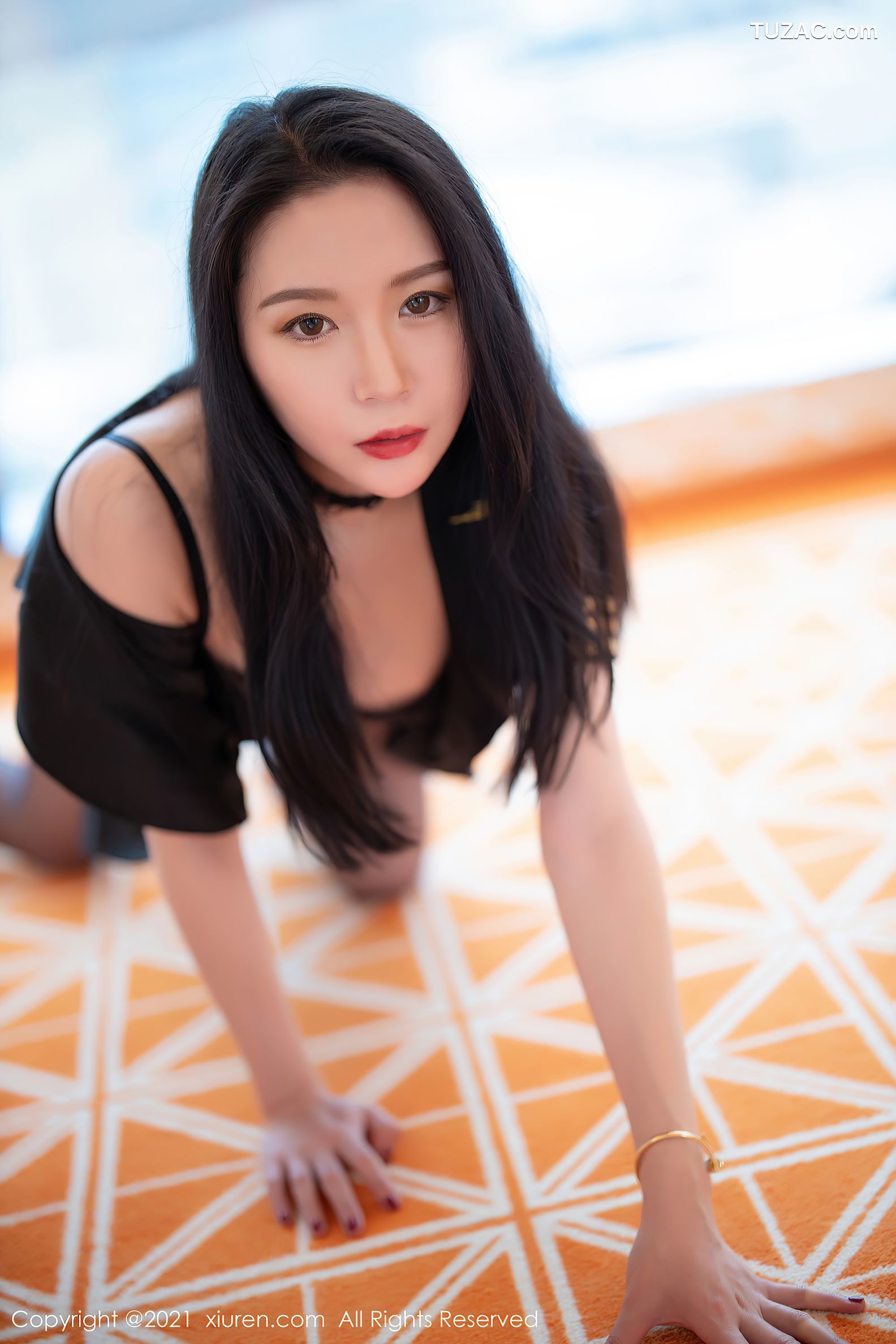 XiuRen秀人网-3015-梦心月-澳门心愿旅拍-情趣制服黑丝吊带袜-2021.01.18