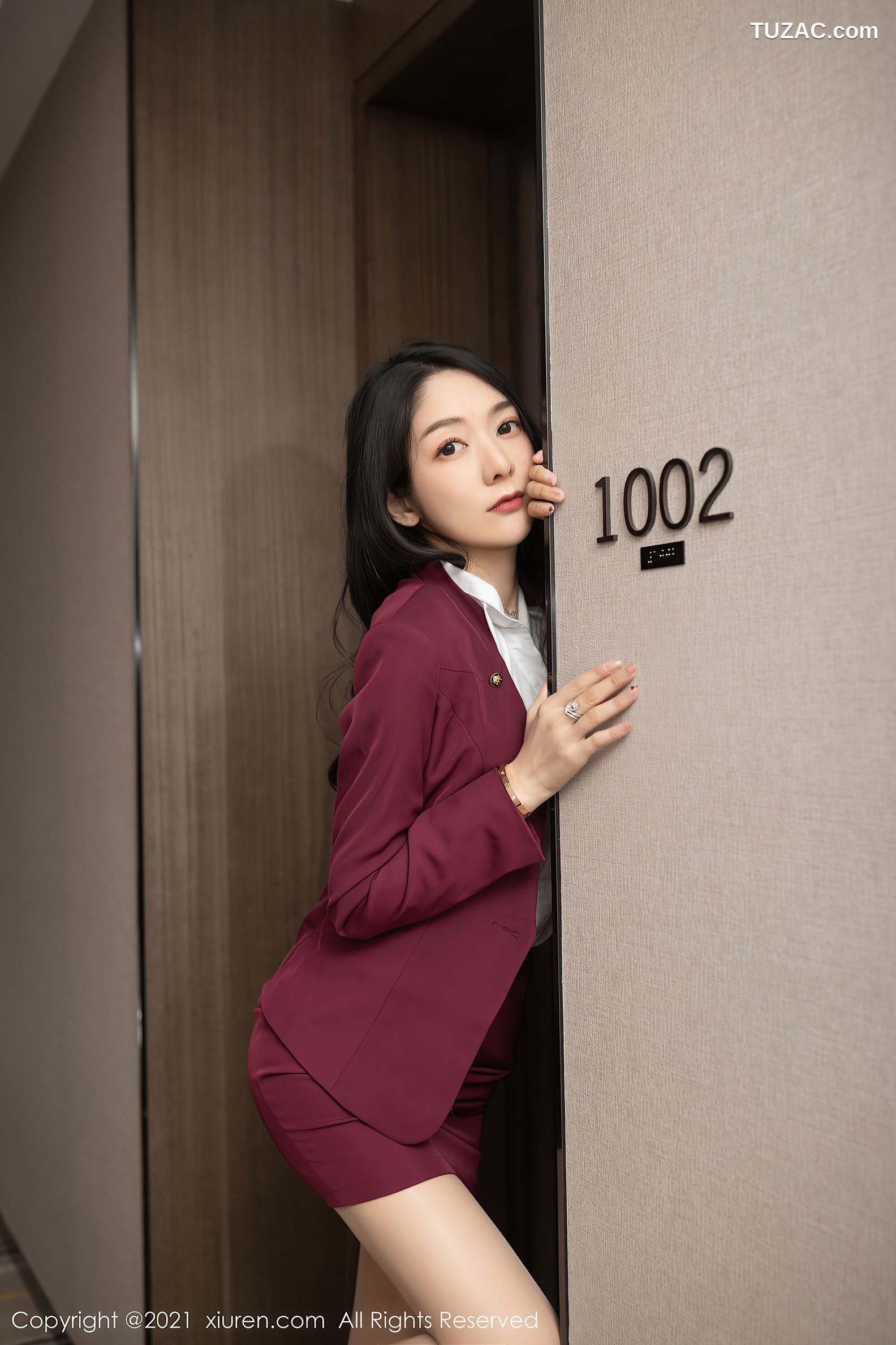 XiuRen秀人网-3092-Angela小热巴-末班地铁场景主题肉丝蕾丝内裤-2021.02.07