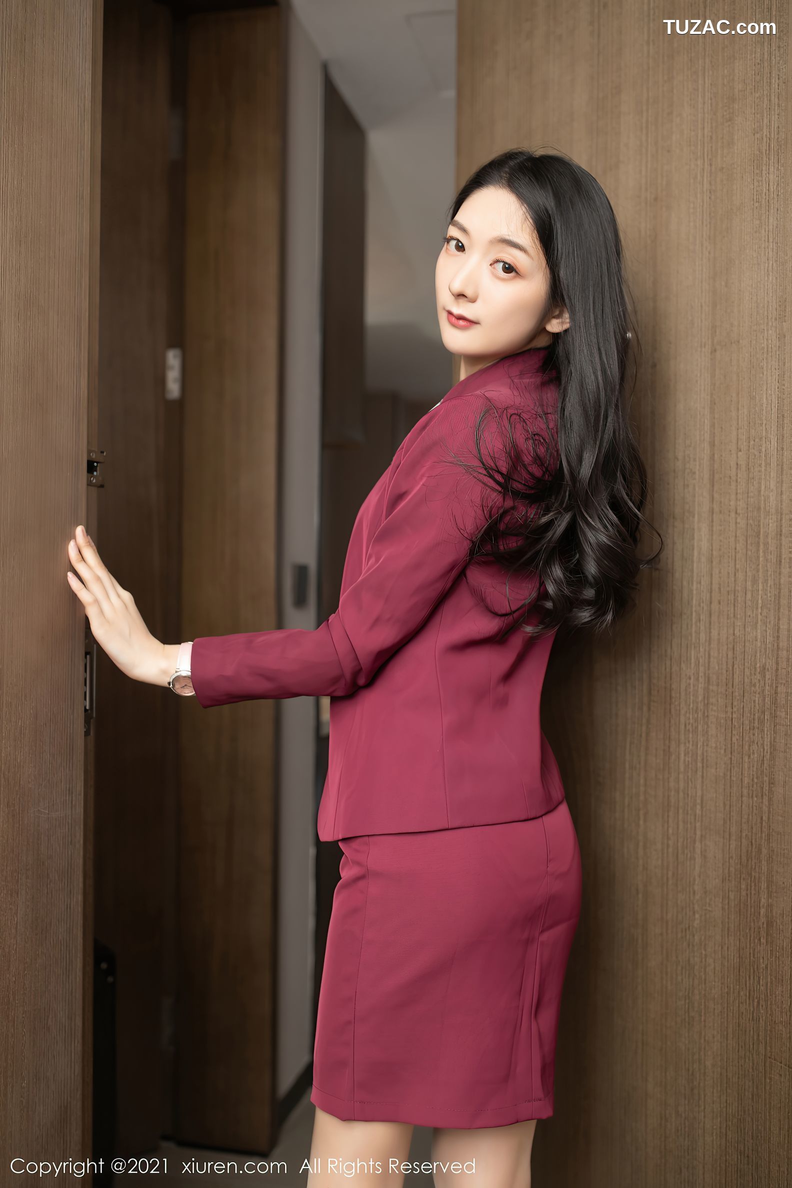 XiuRen秀人网-3092-Angela小热巴-末班地铁场景主题肉丝蕾丝内裤-2021.02.07