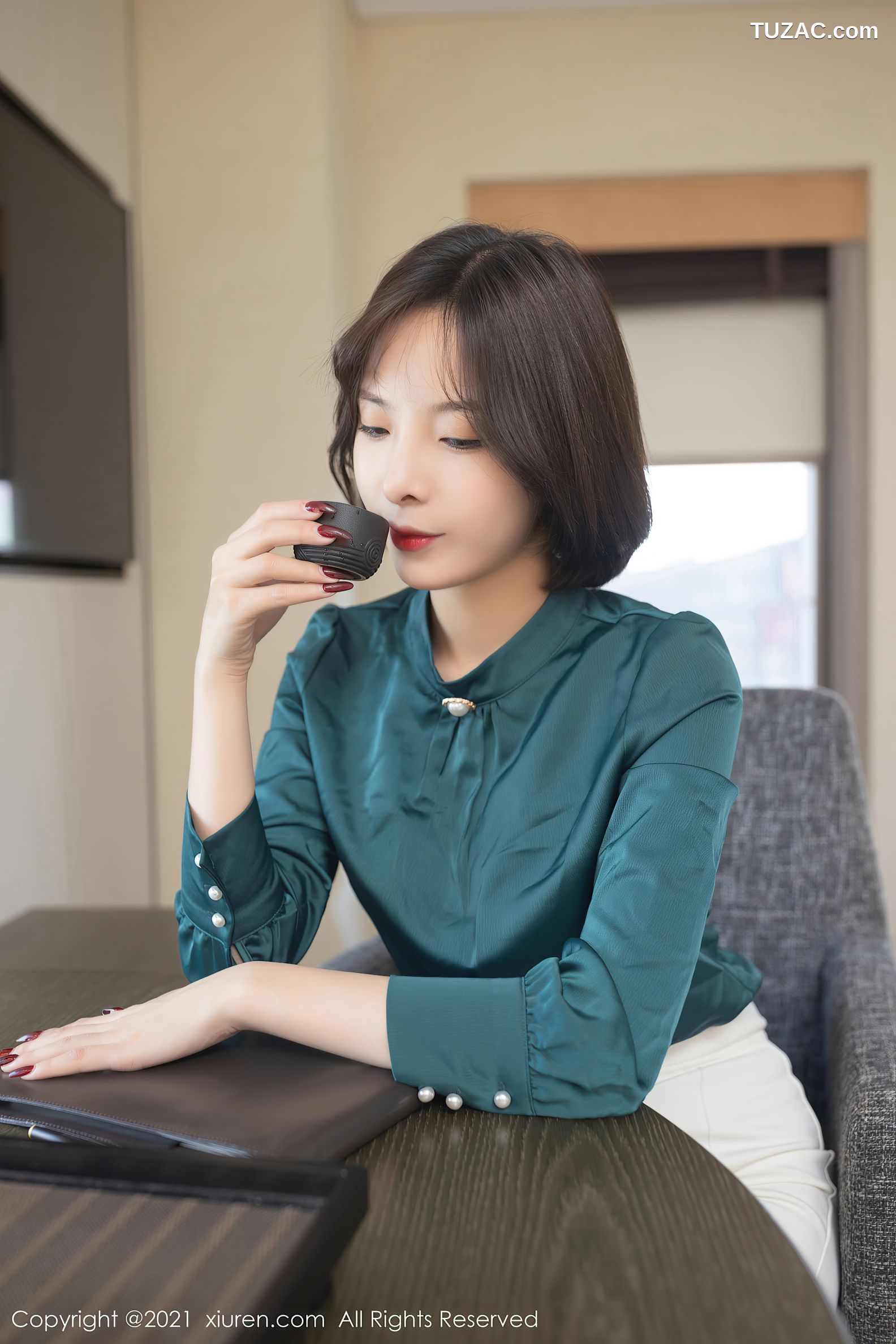 XiuRen秀人网-3108-陈小喵-商业谈判主题床上性感内衣黑丝-2021.02.19